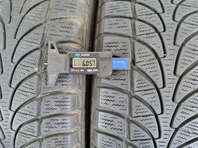 Opony K6397 Bridgestone 215/60R16 zima komplet Model Blizzak LM-32