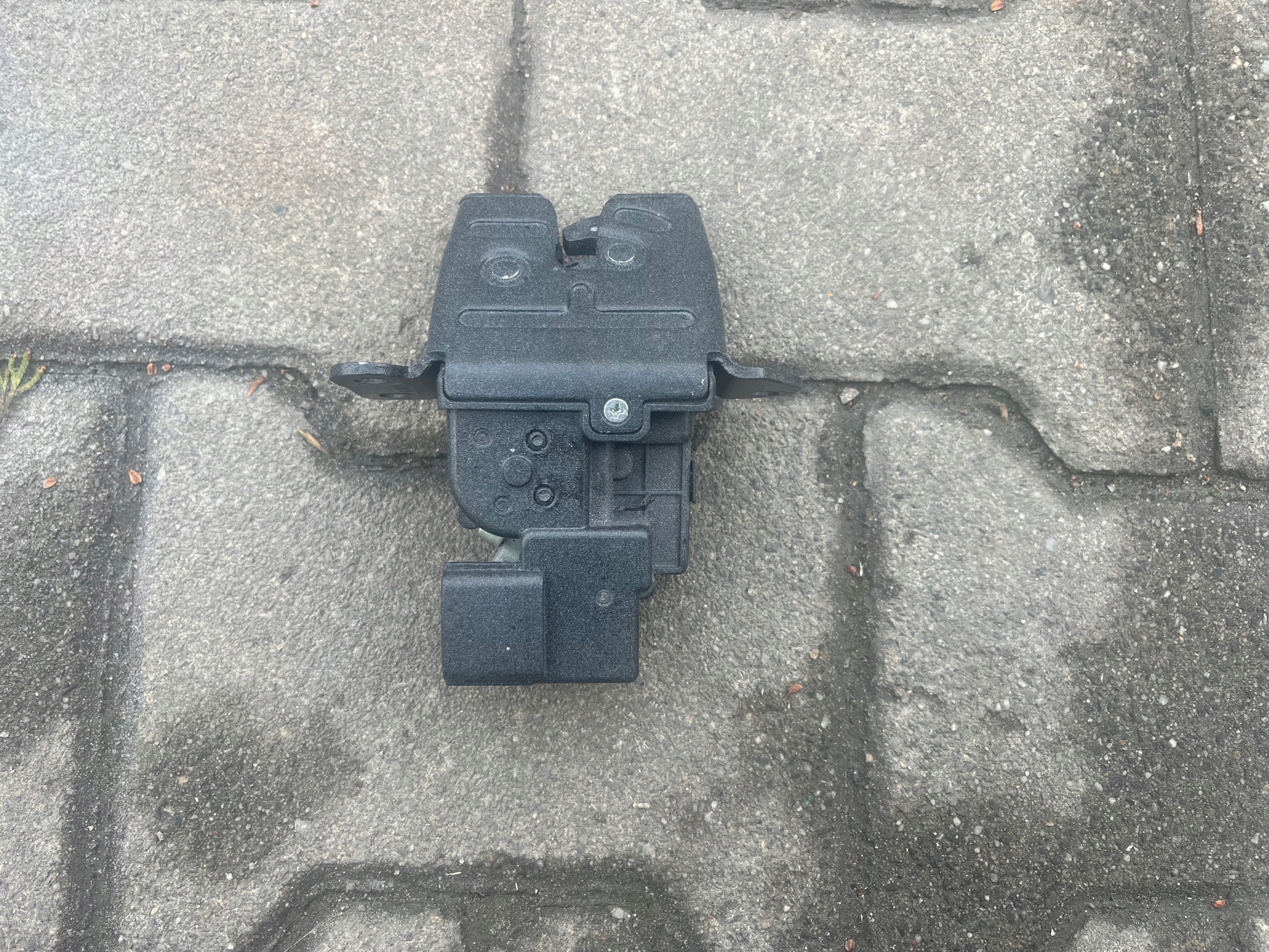 Hyundai I30 II lock bonnet boot