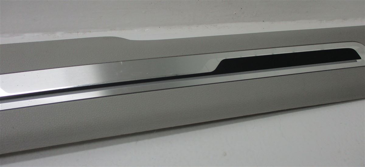 LISTWA PROGOWA LED PRAWA VW TIGUAN II R-LINE Producent części Volkswagen OE