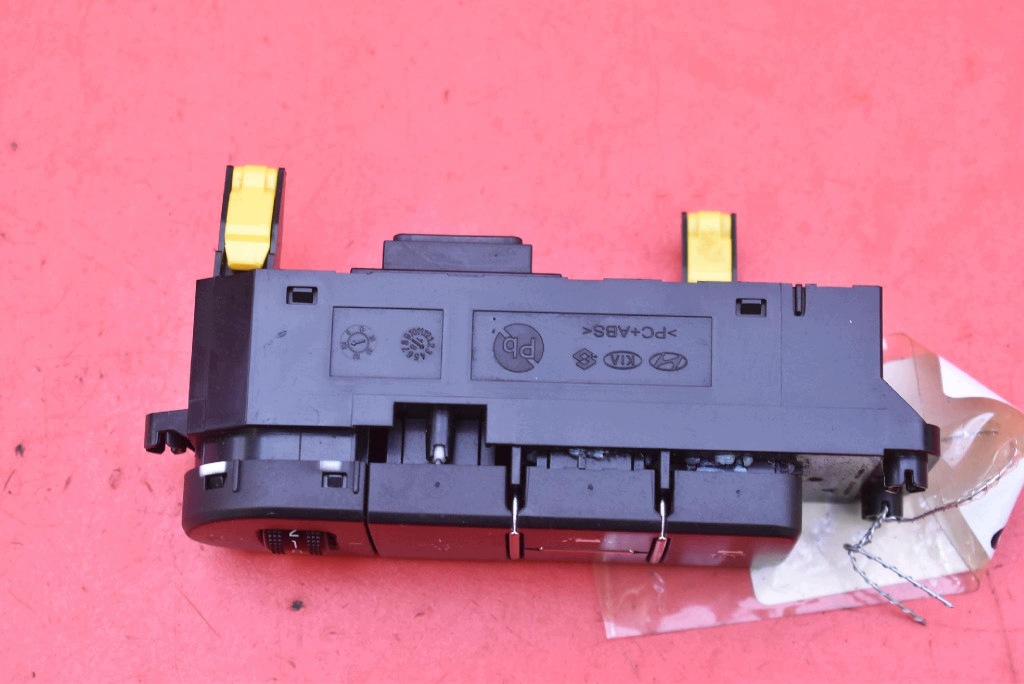 interruttore PANEL KONTROLI TRAKCJI luci 93700-J7030 KIA CEED 3 III 18-20