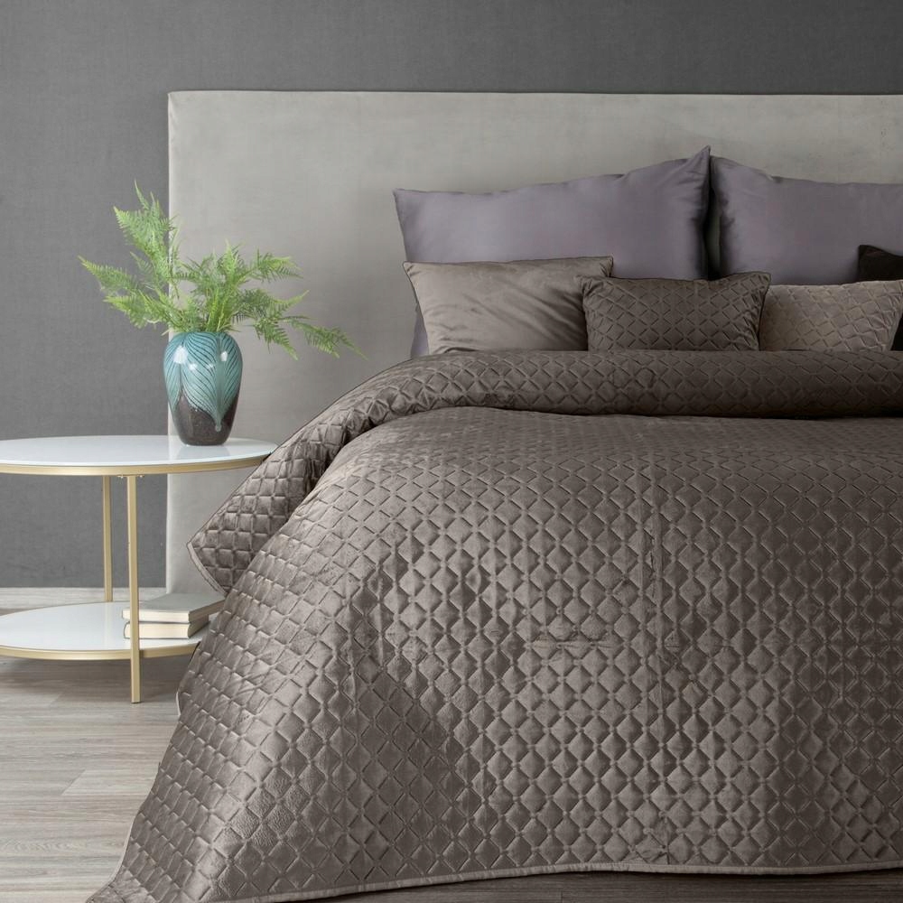 Dekorativní přehoz 220x240 Dimon béžová tmavá geometrická velurová barva