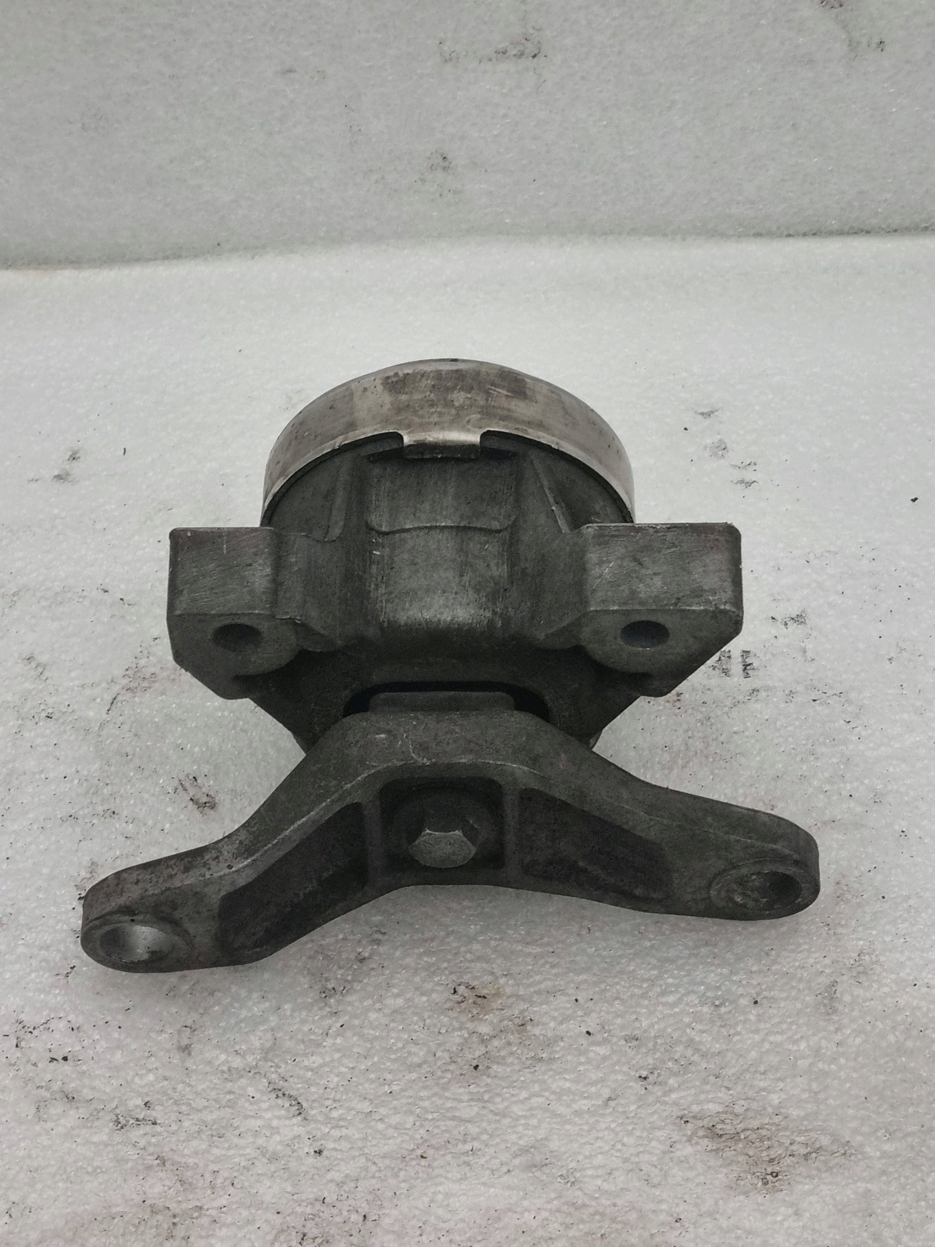 gearbox mount Ford 6G916F012DC