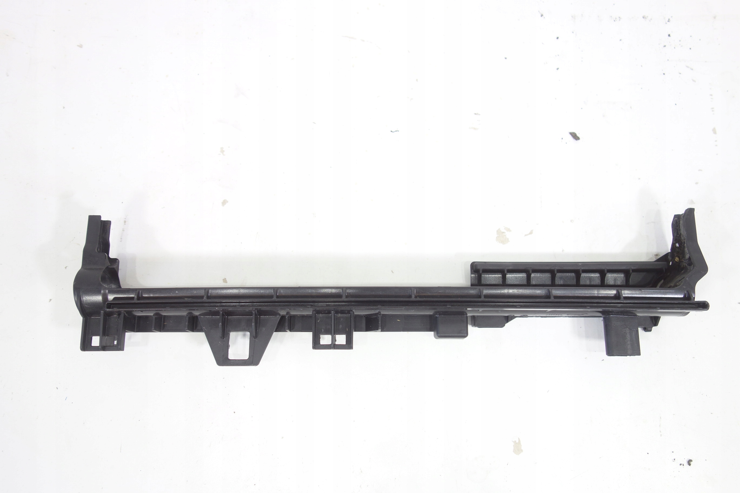 A2465011720 - Правое крепление радиатора KLIMY MB W246 W176 W117