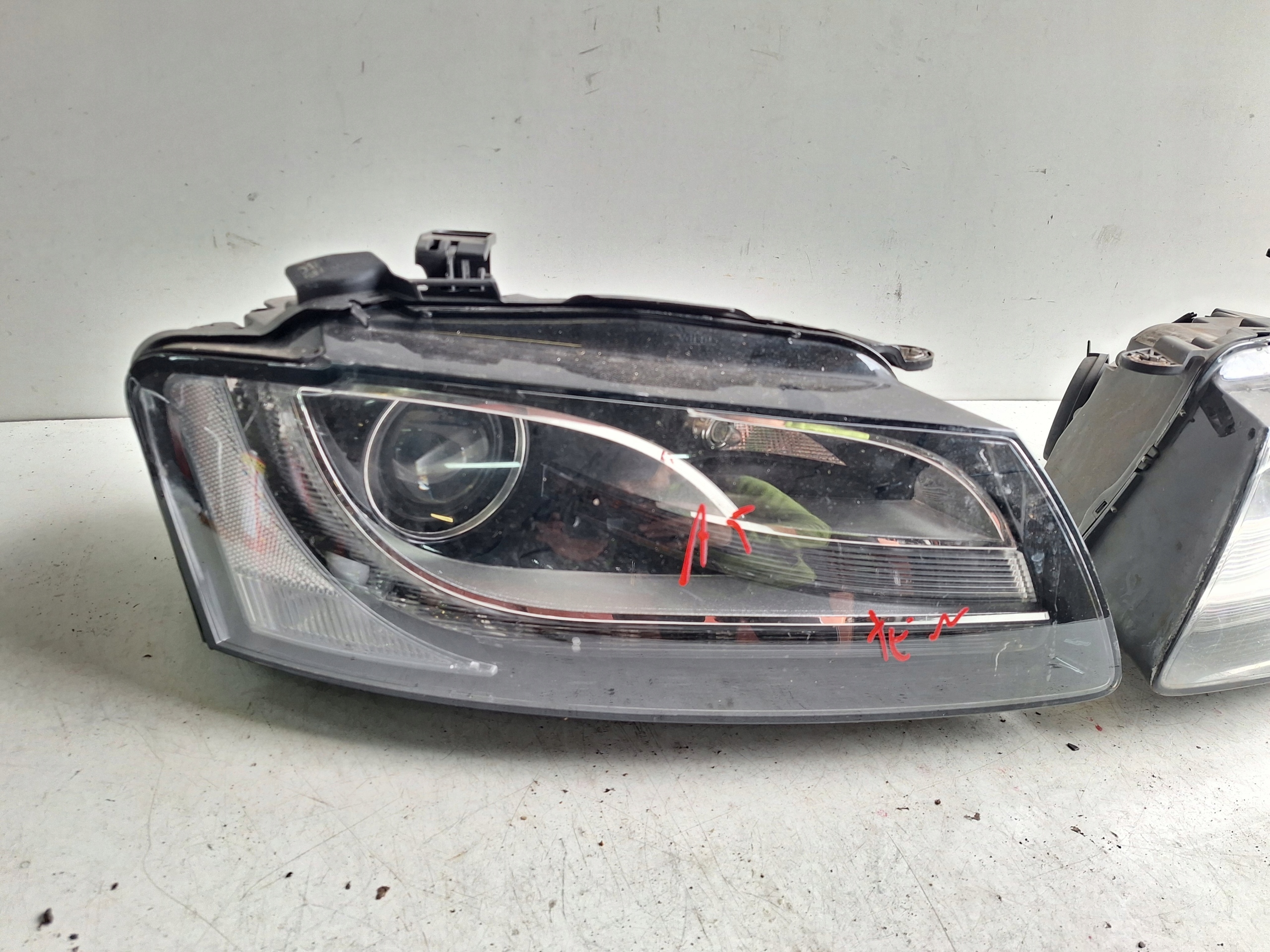 AUDI A5 8T 08-13 light right XENON UK
