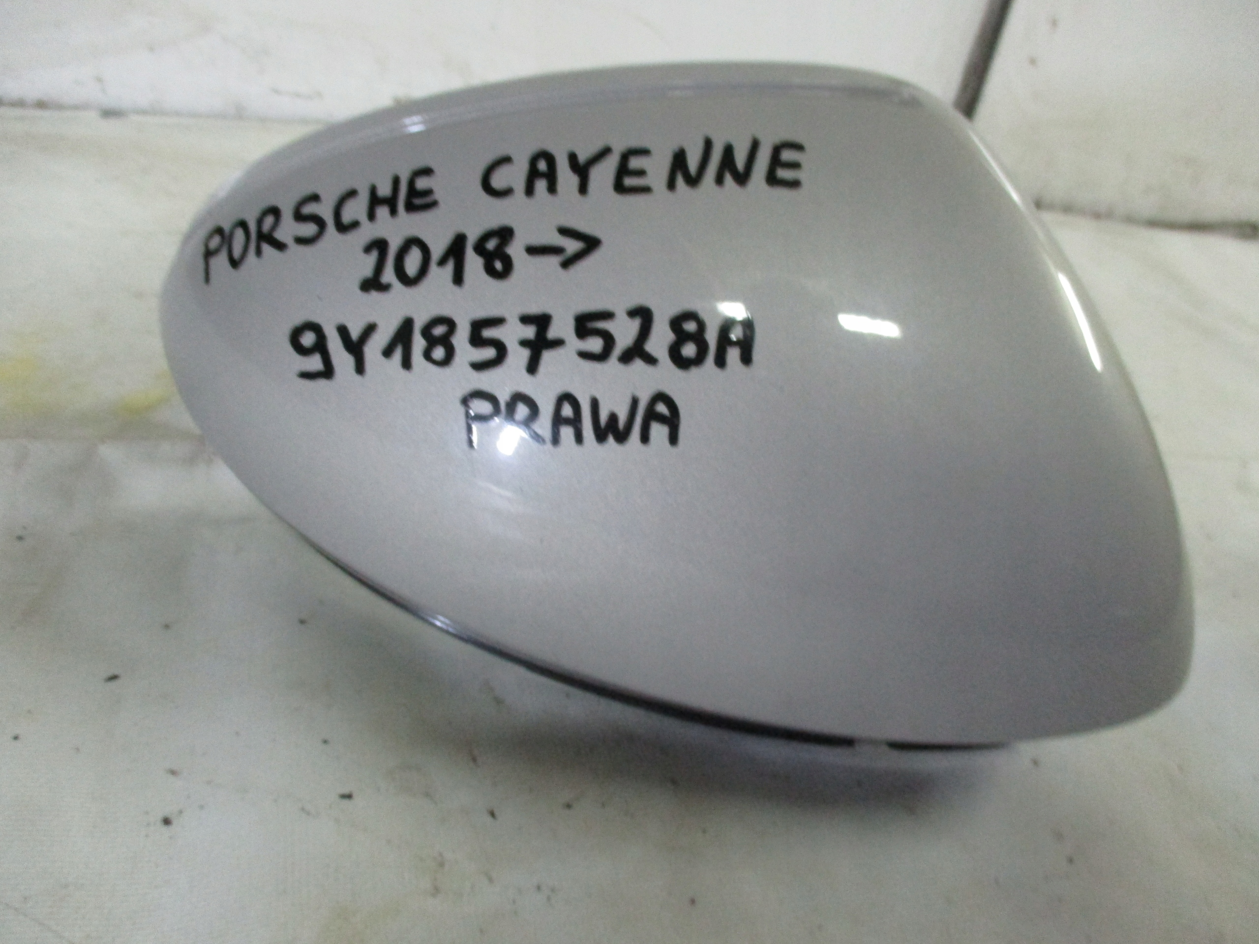 cover mirrors right Porsche Cayenne 2018r- 9Y1857528A