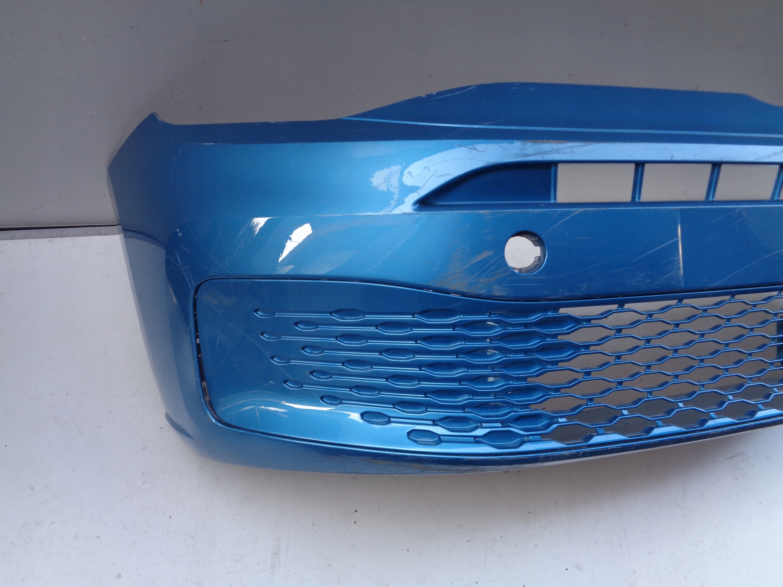 Frontstoßstange VW CADDY 2K 2K7 20- NR 28928