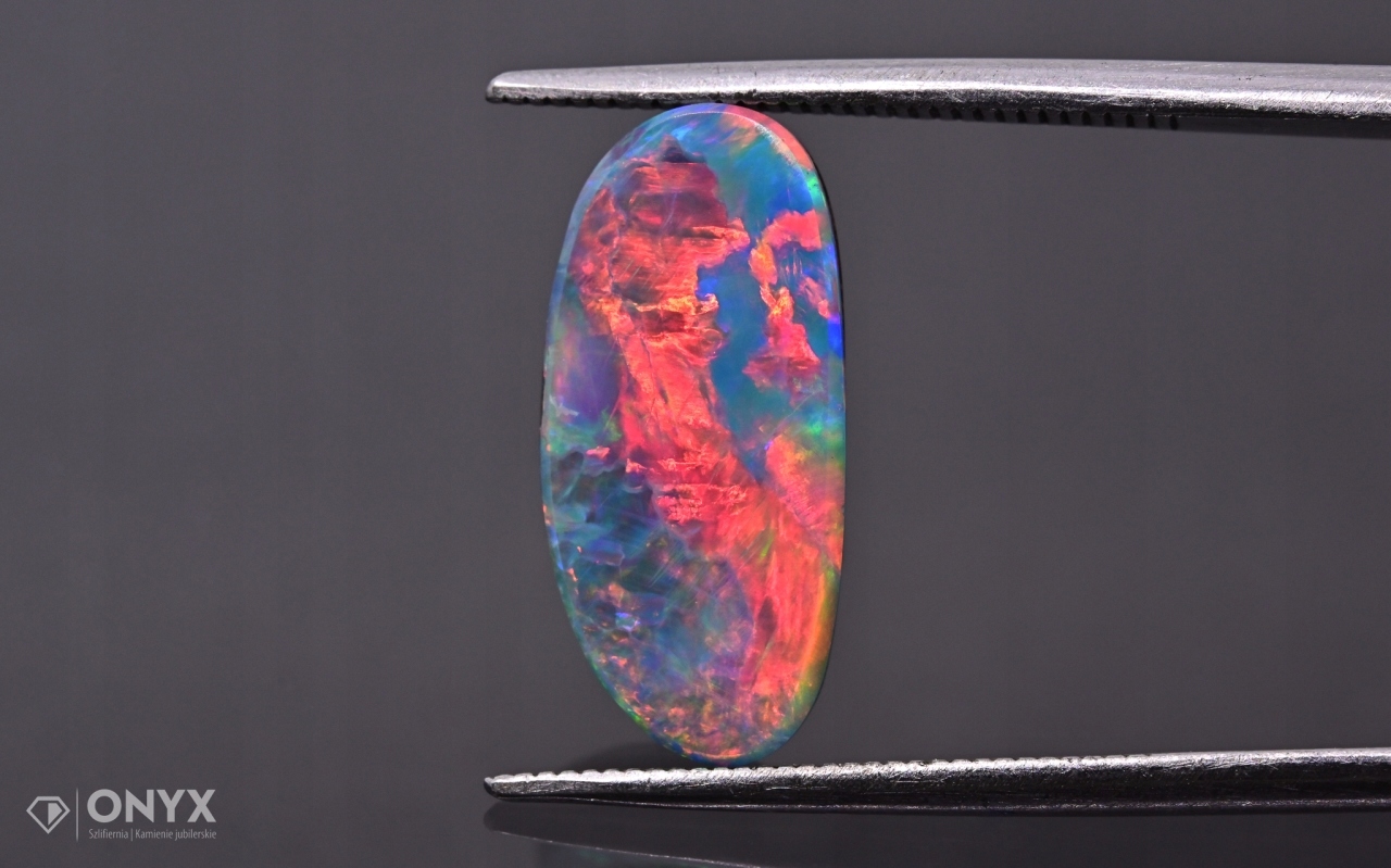 Opal Australská konvexní deska dublet nepravidelný