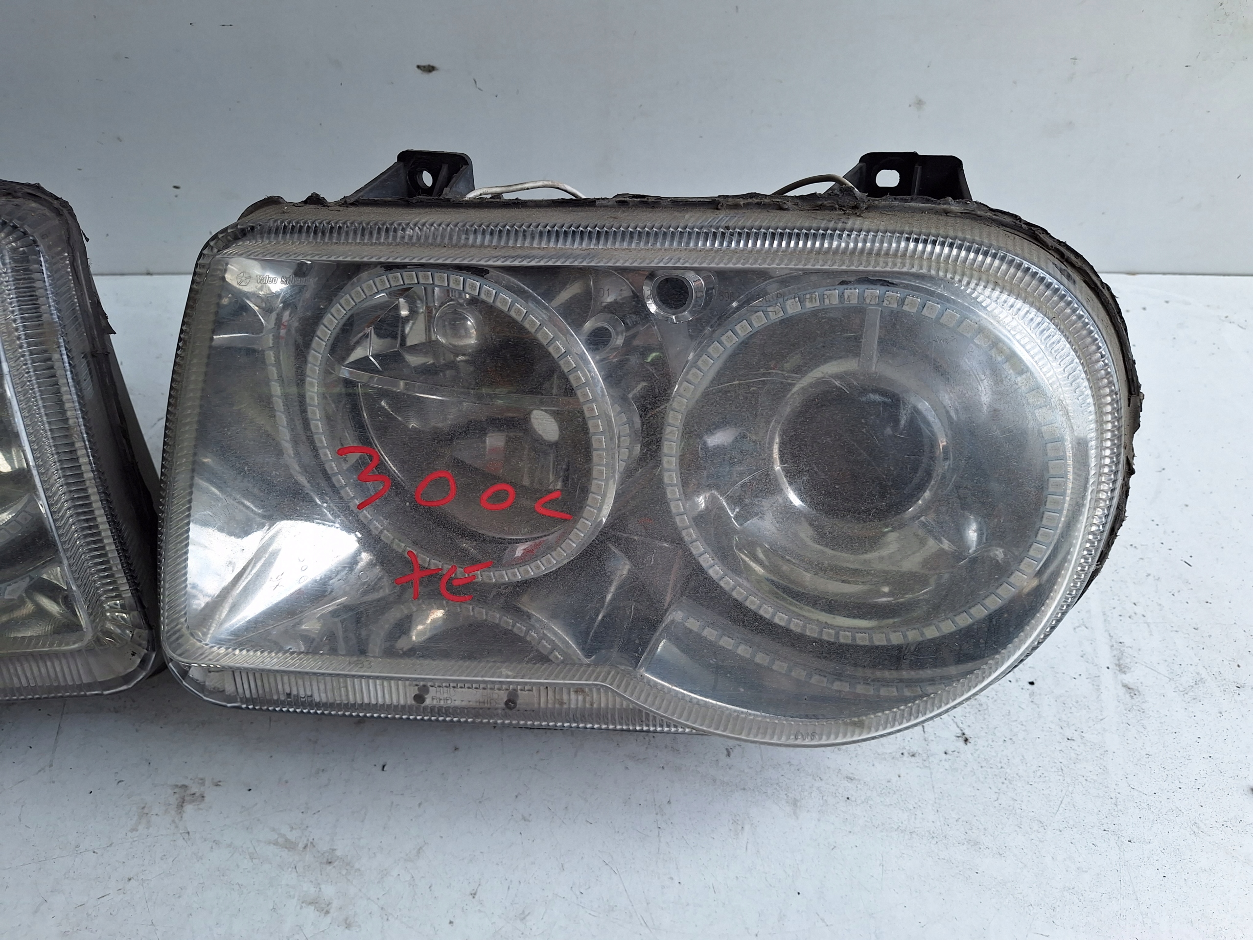 CHRYSLER 300C 05-11 light left XENON UK