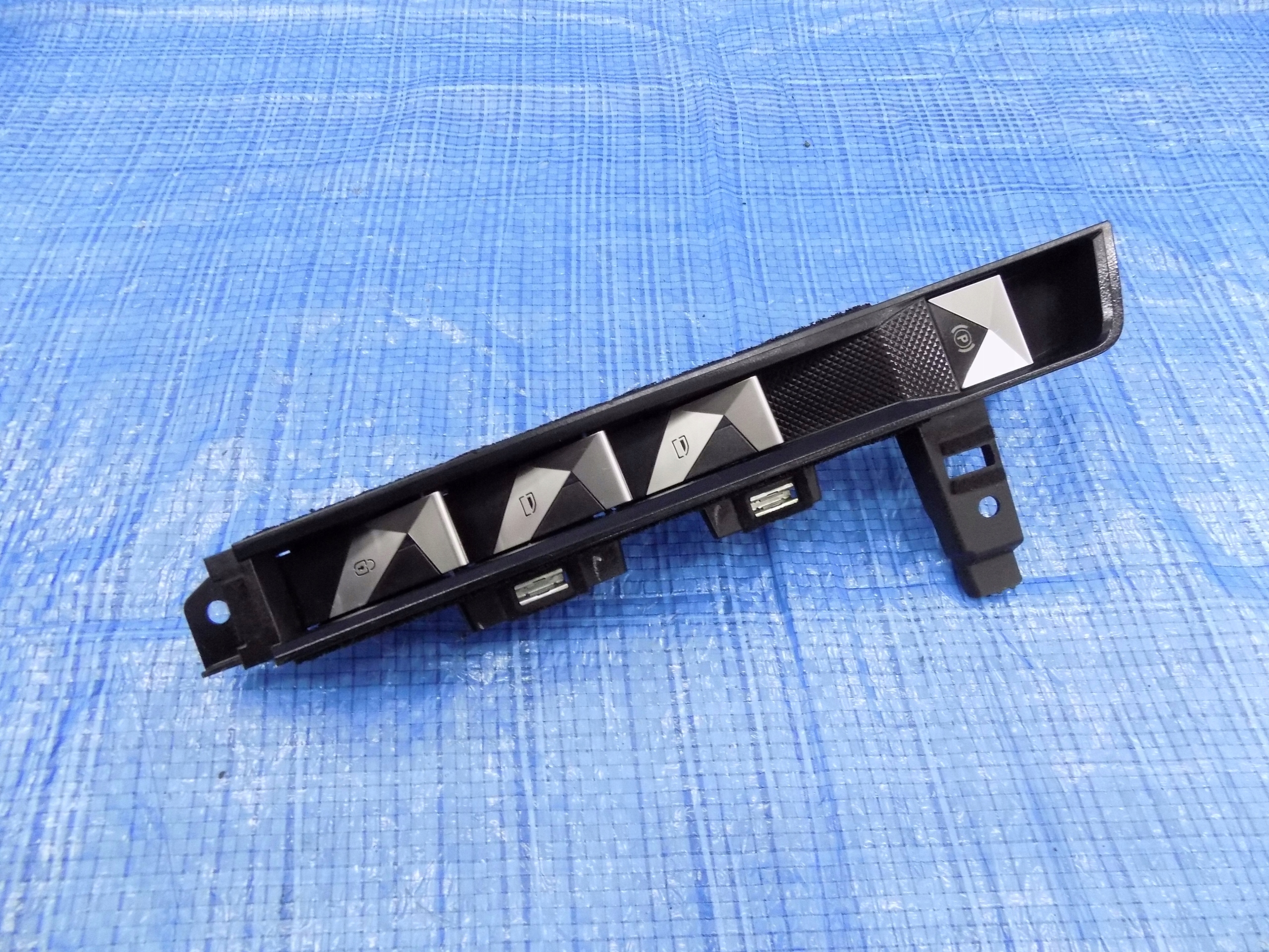 Bouton PANEL Vitre CITROEN DS7 2.0 BLUE HDI