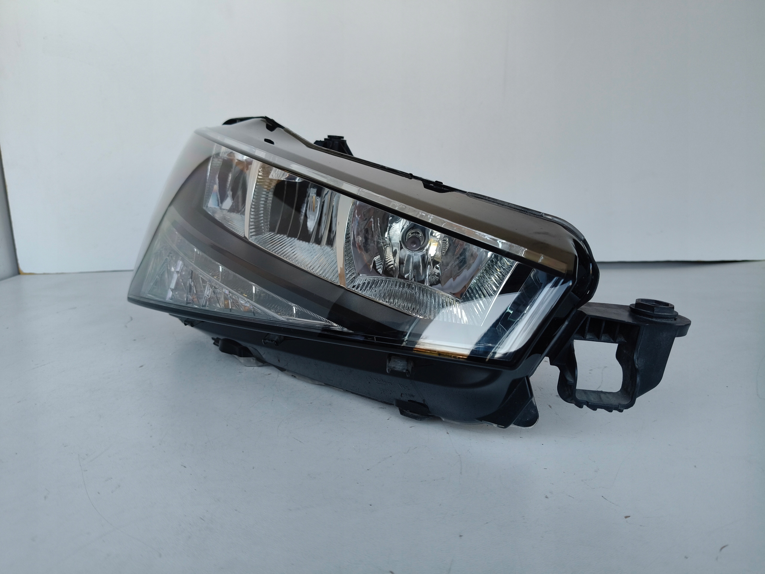 light right REFLEKTOR SKODA SCALA 657 18- LED