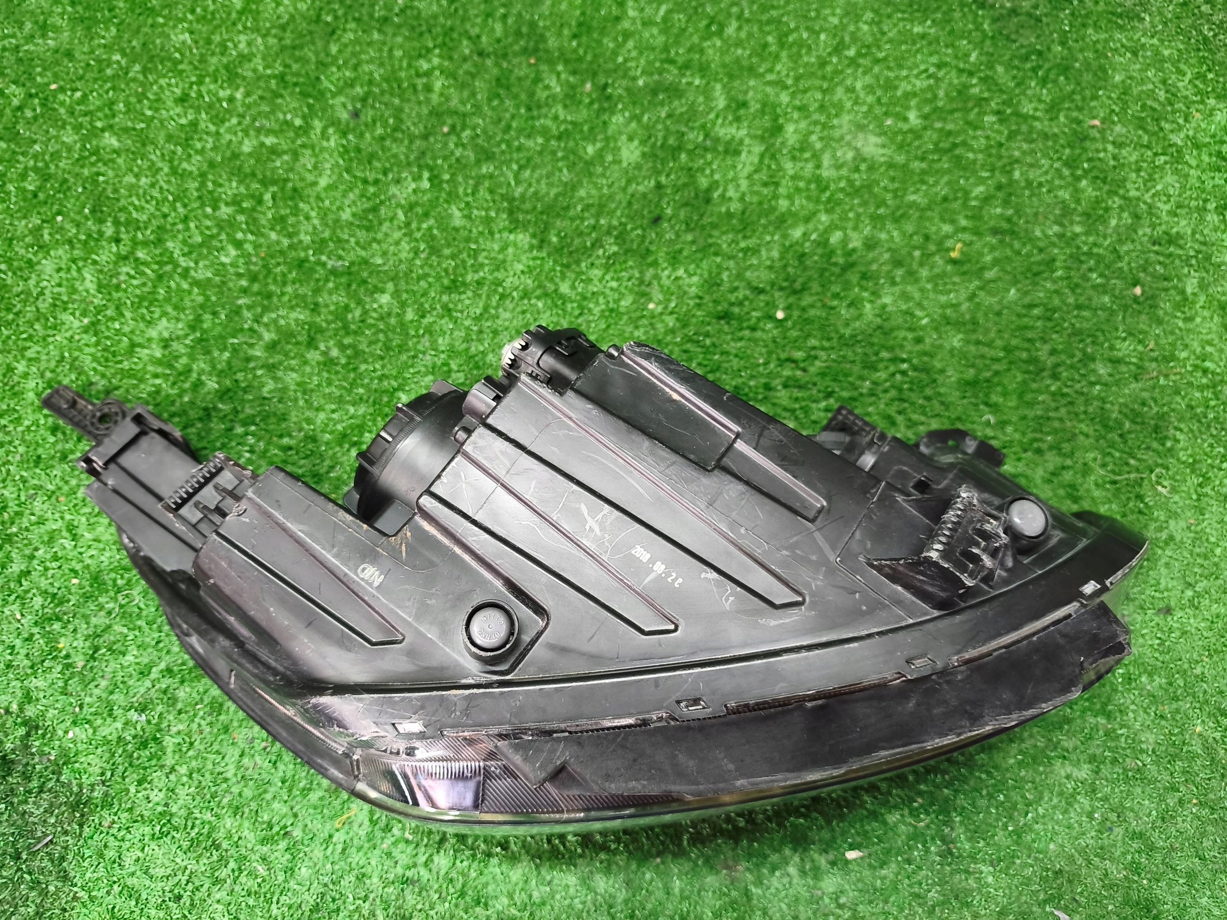 REFLEKTOR left front KIA STONIC 17- lens NR.1147