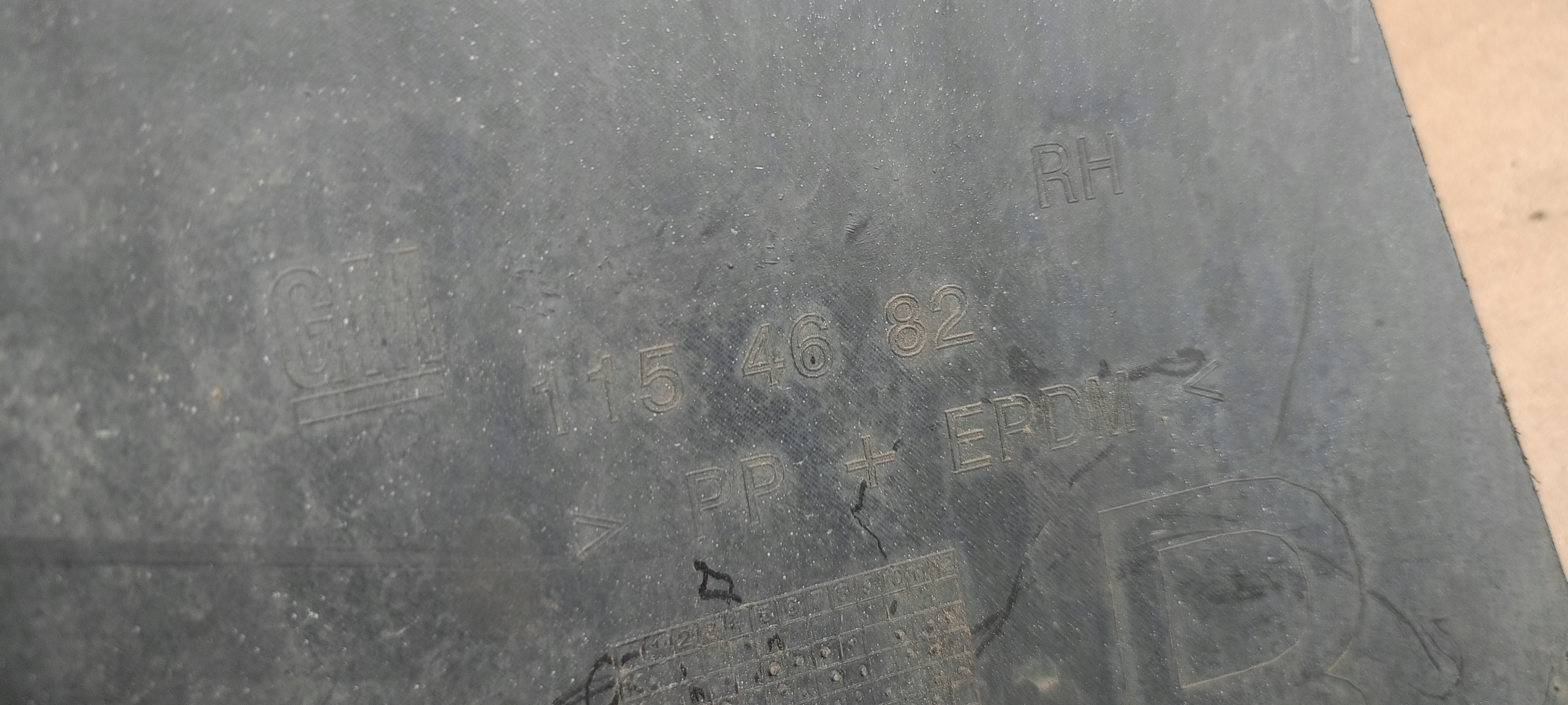 подкрылок перед Передний правый opel Zafira III C 12-16rok 13301576 1154682