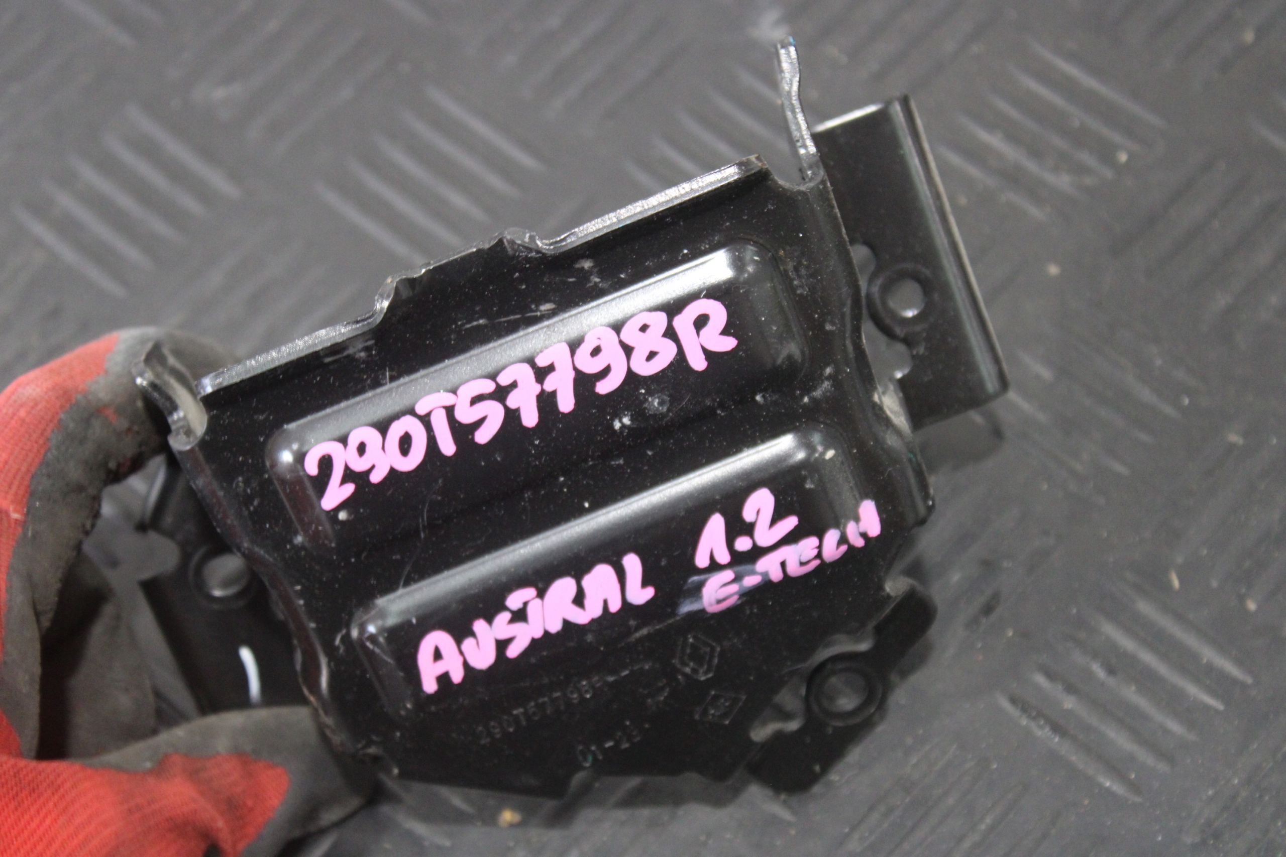 Stütze Halter RENAULT AUSTRAL 290T57798R