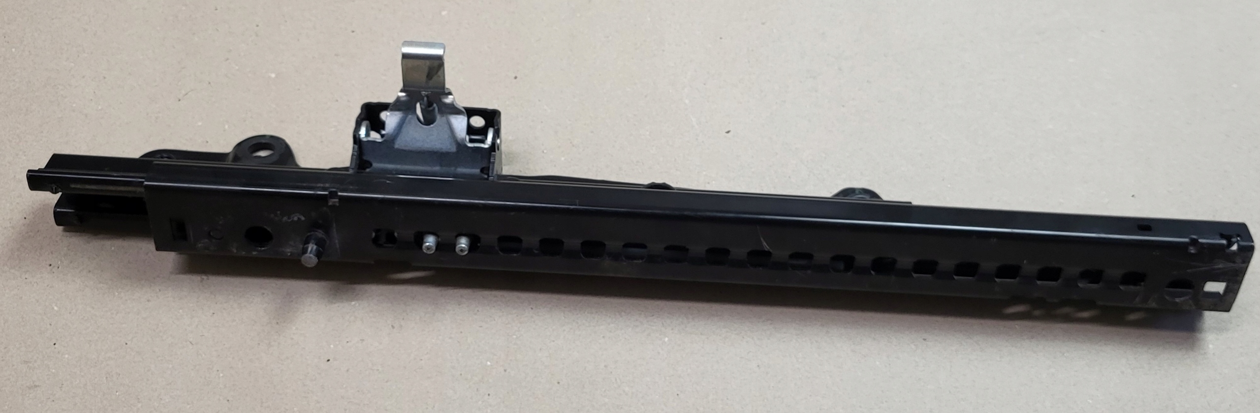 Schiene PROWADNICA SITZ links MERCEDES E COUPE / CABRIO W207 OE