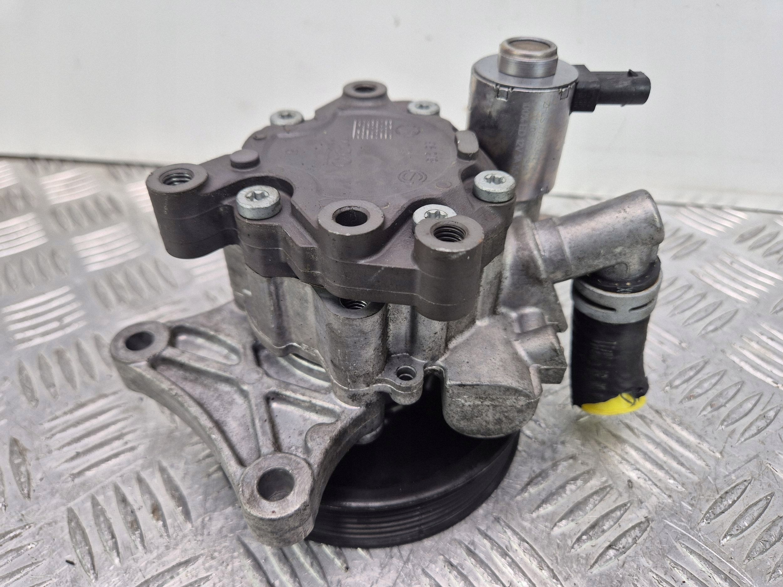Mercedes E250 CGI W212 271860 servo pump A0064667501