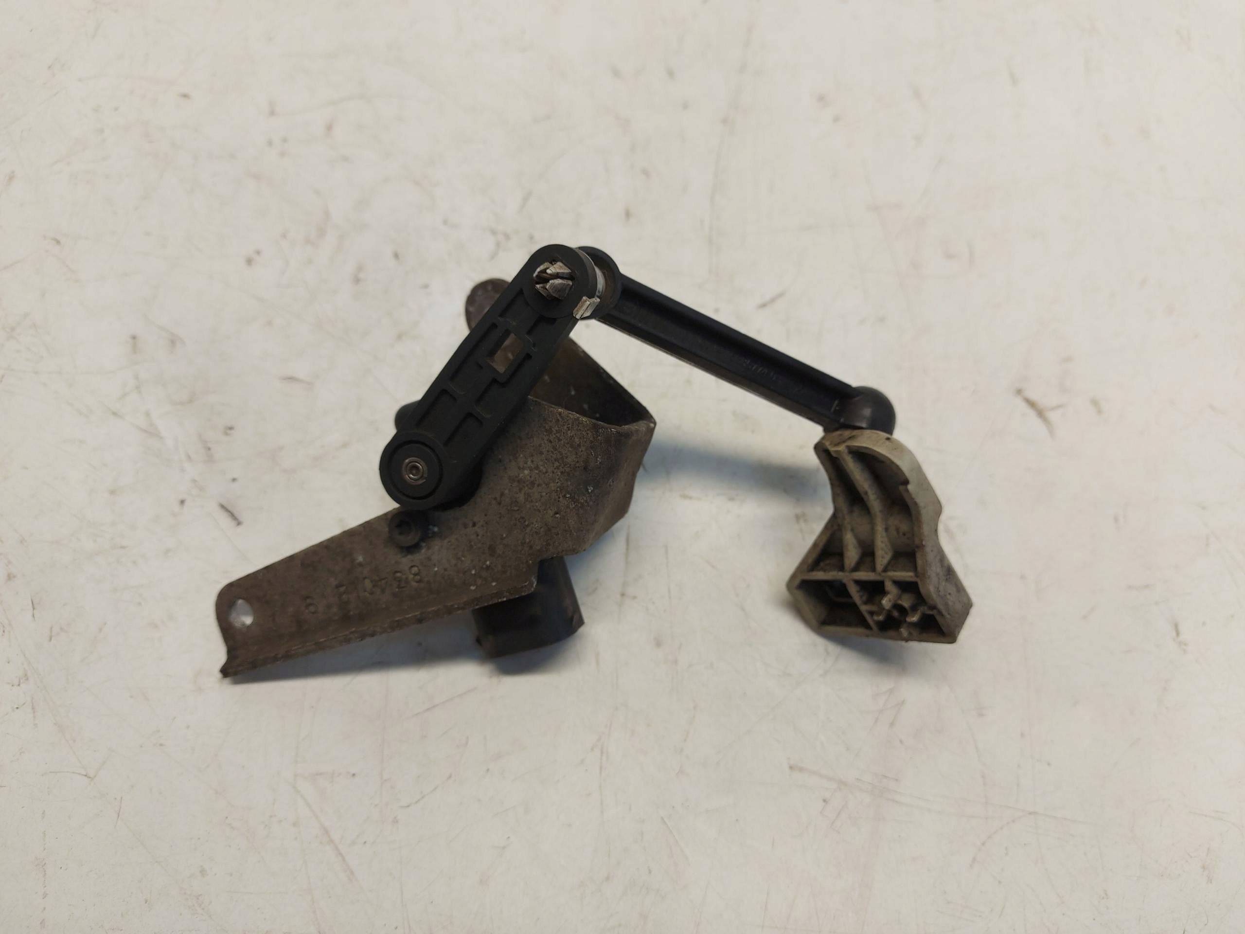 BMW G05 X5 3.0d 2019r sensor POZIOMOWANIA left rear part 6870200