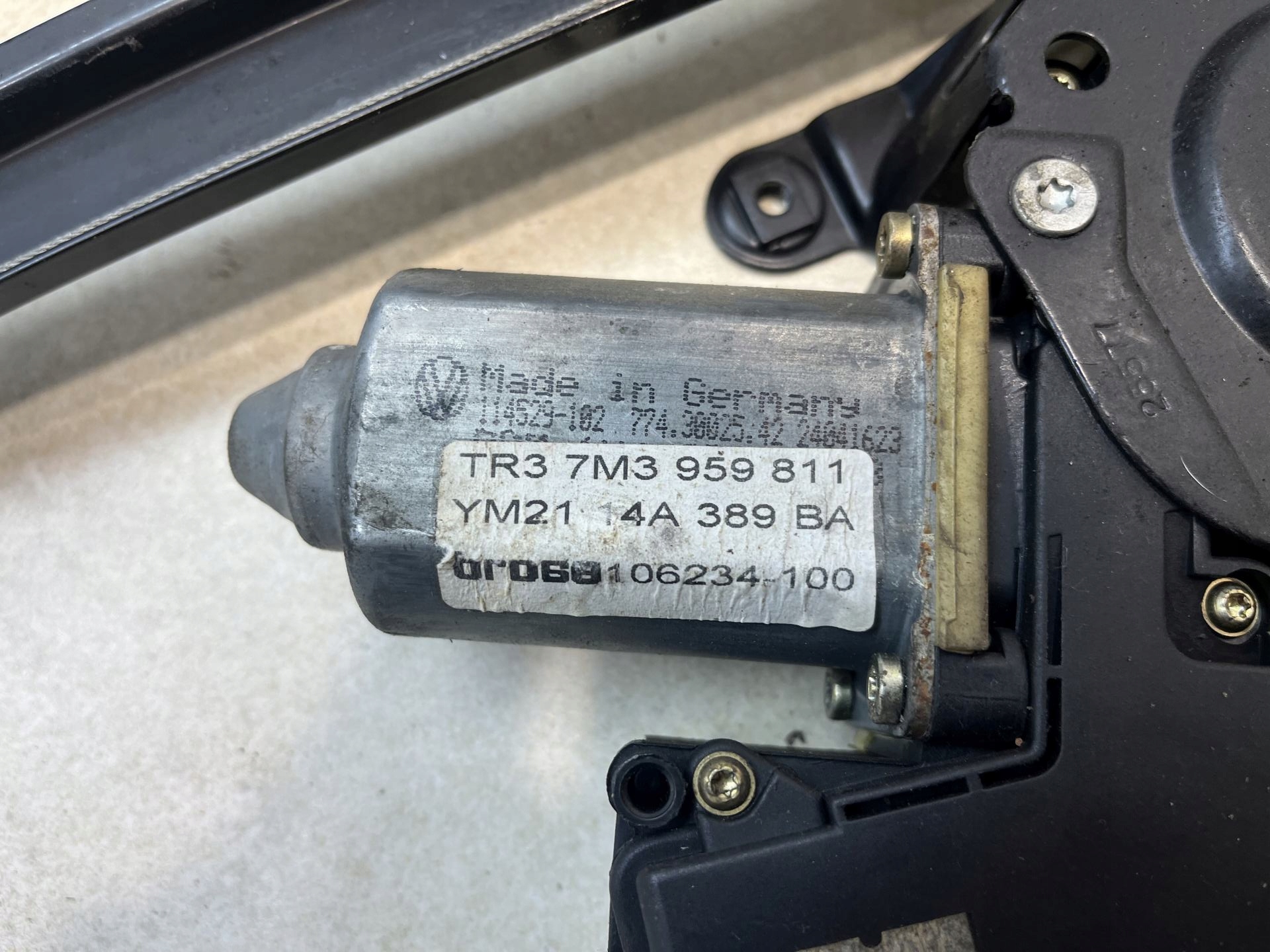 window regulator left rear part GALAXY 1.9 TDI FL TR37M3959811