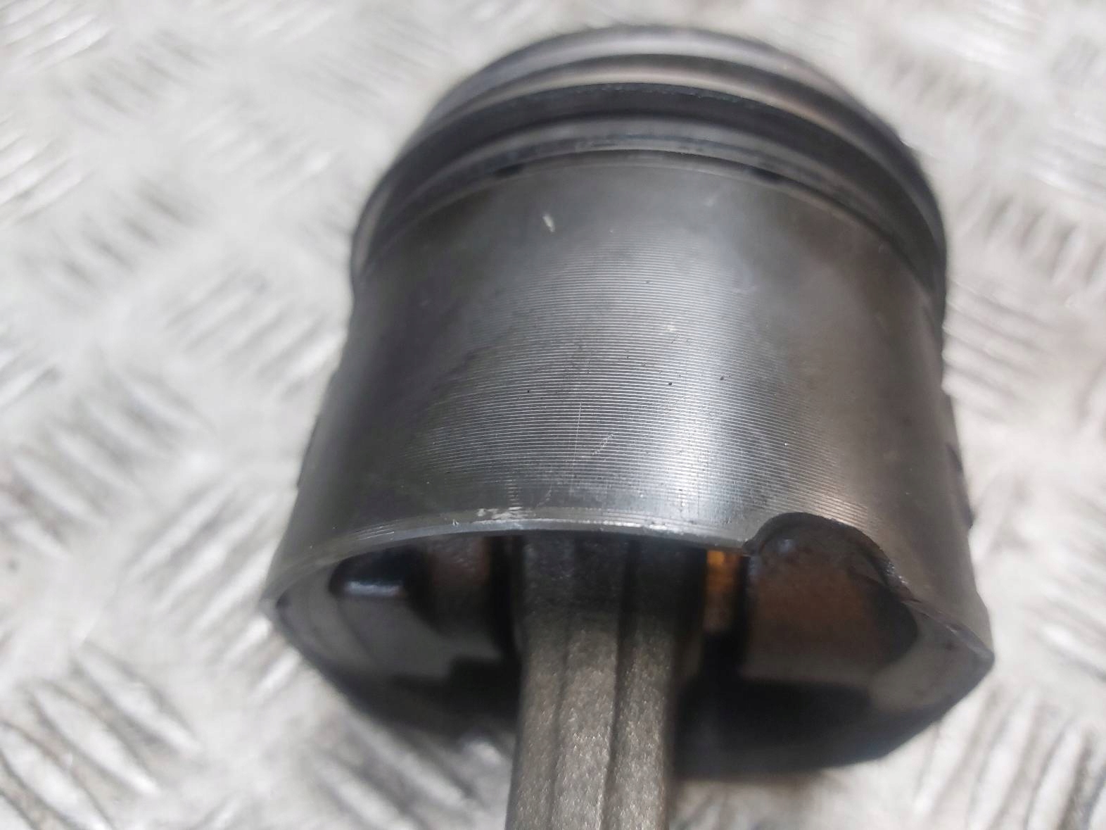Piston + Bielle KOMPLET 4SZT BMW E39 520D