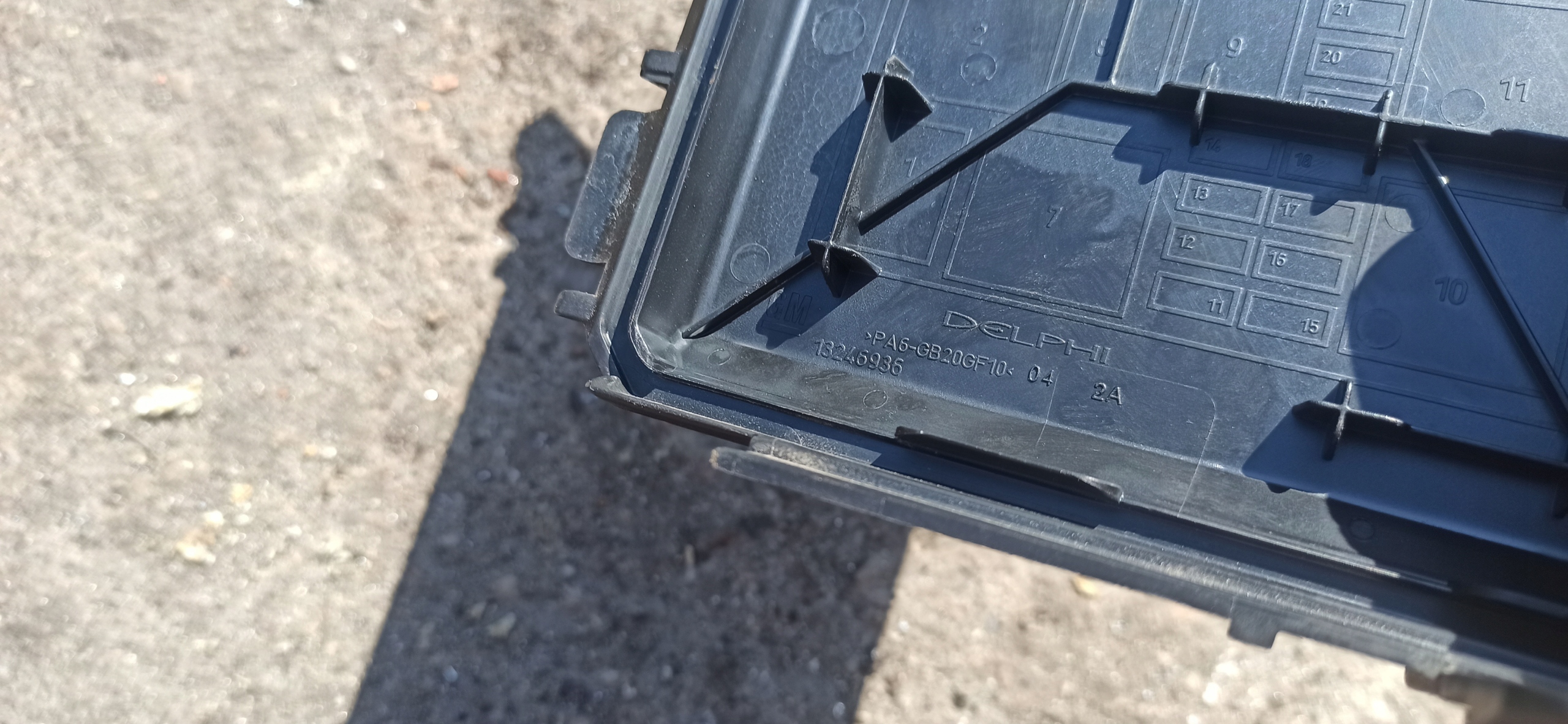 Abdeckung des Sicherungskastens OPEL CORSA D 1.2