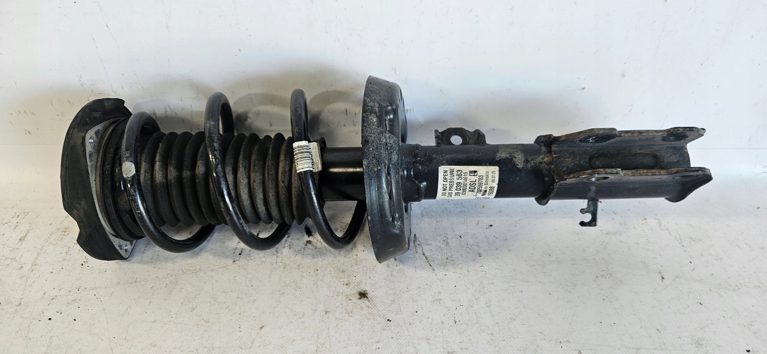 shock absorber left front OPEL ASTRA V K 39039563