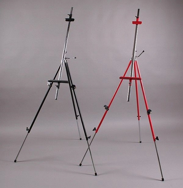 Kovový stojan venkovní trojnožka