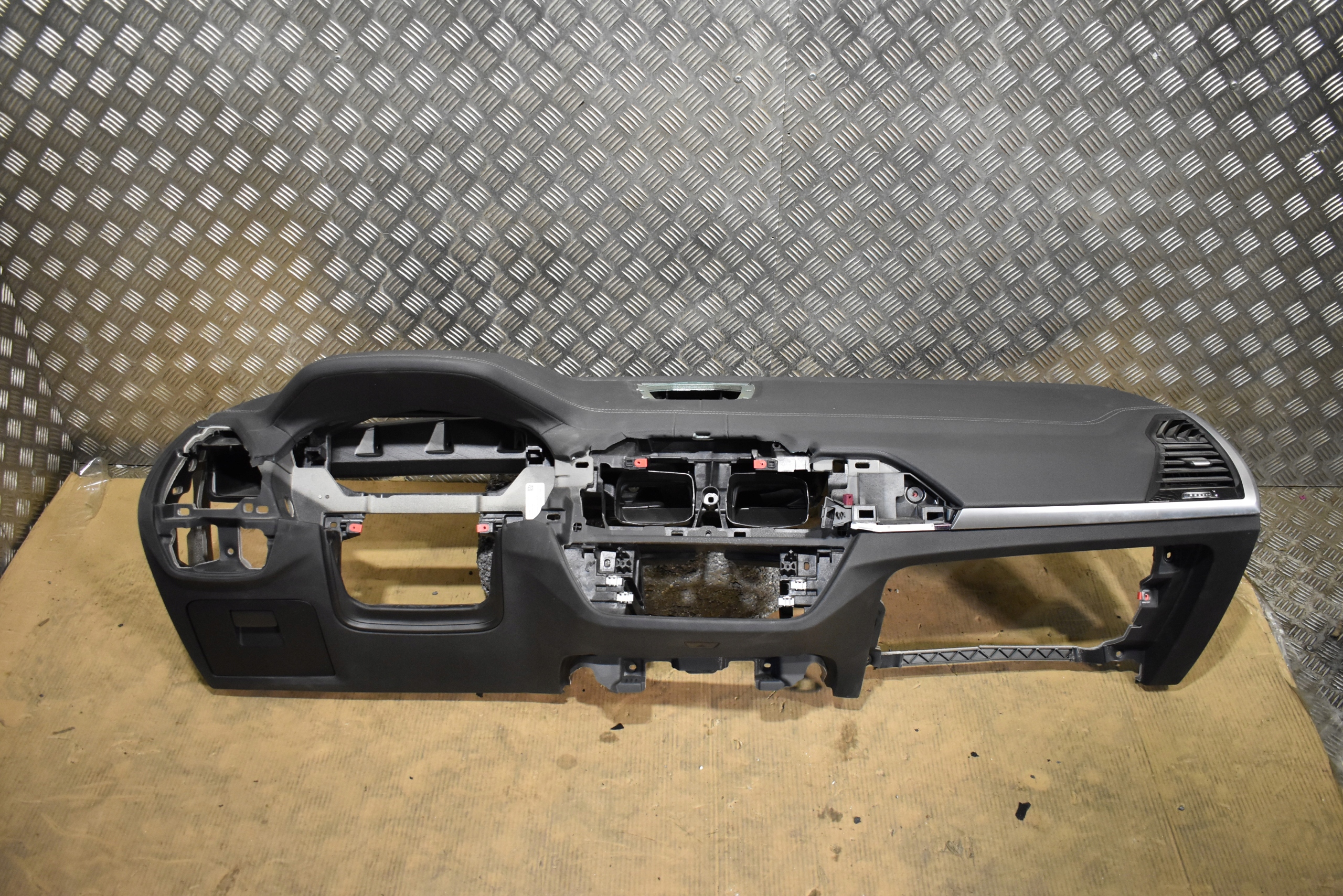 IDEALNA console dashboard HEAD UP BMW G01 1