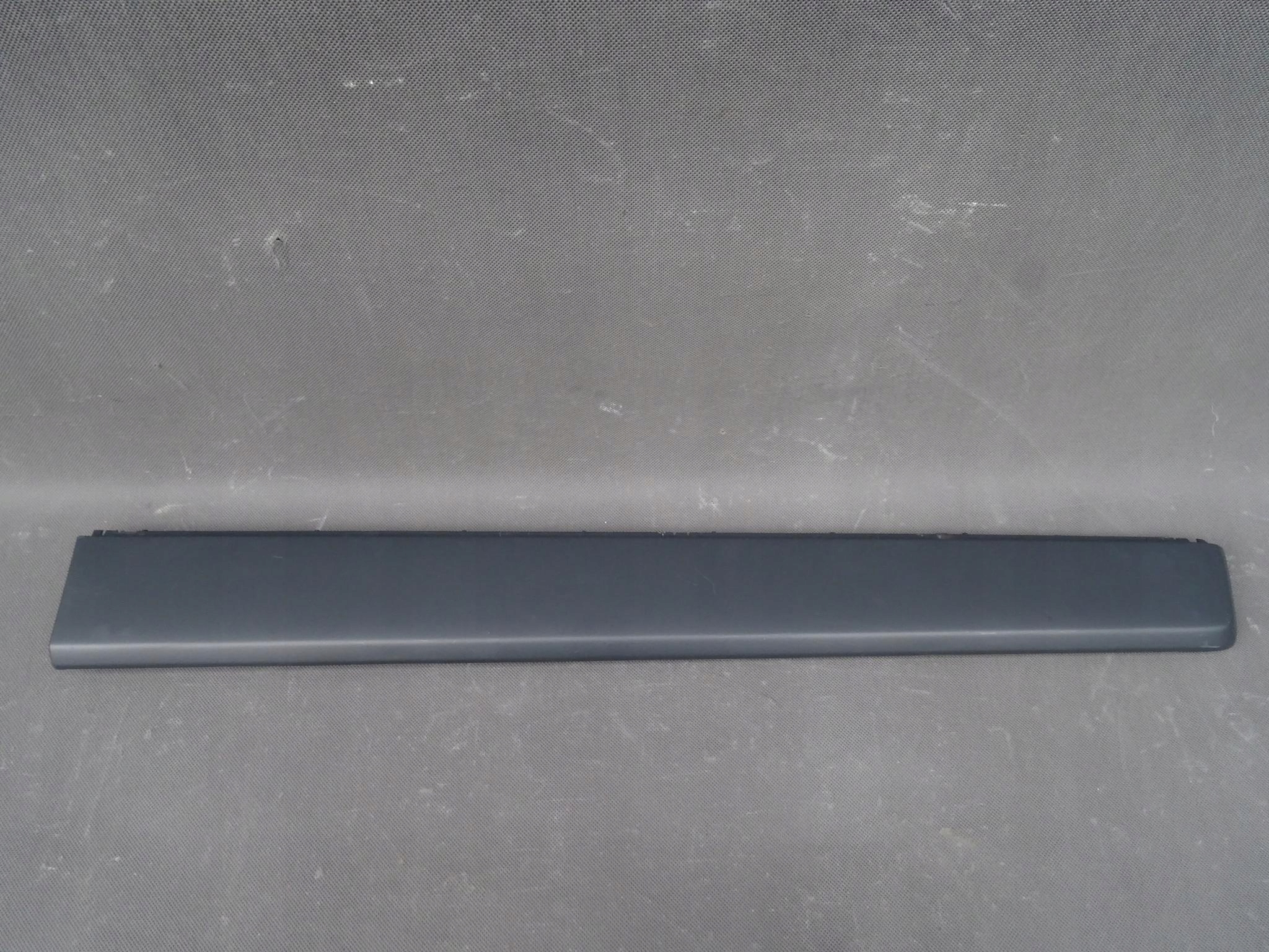 808202457R - RENAULT TWINGO III 14-МОЛДИНГ ПЕРЕДНЕЙ ПРАВОЙ ДВЕРИ