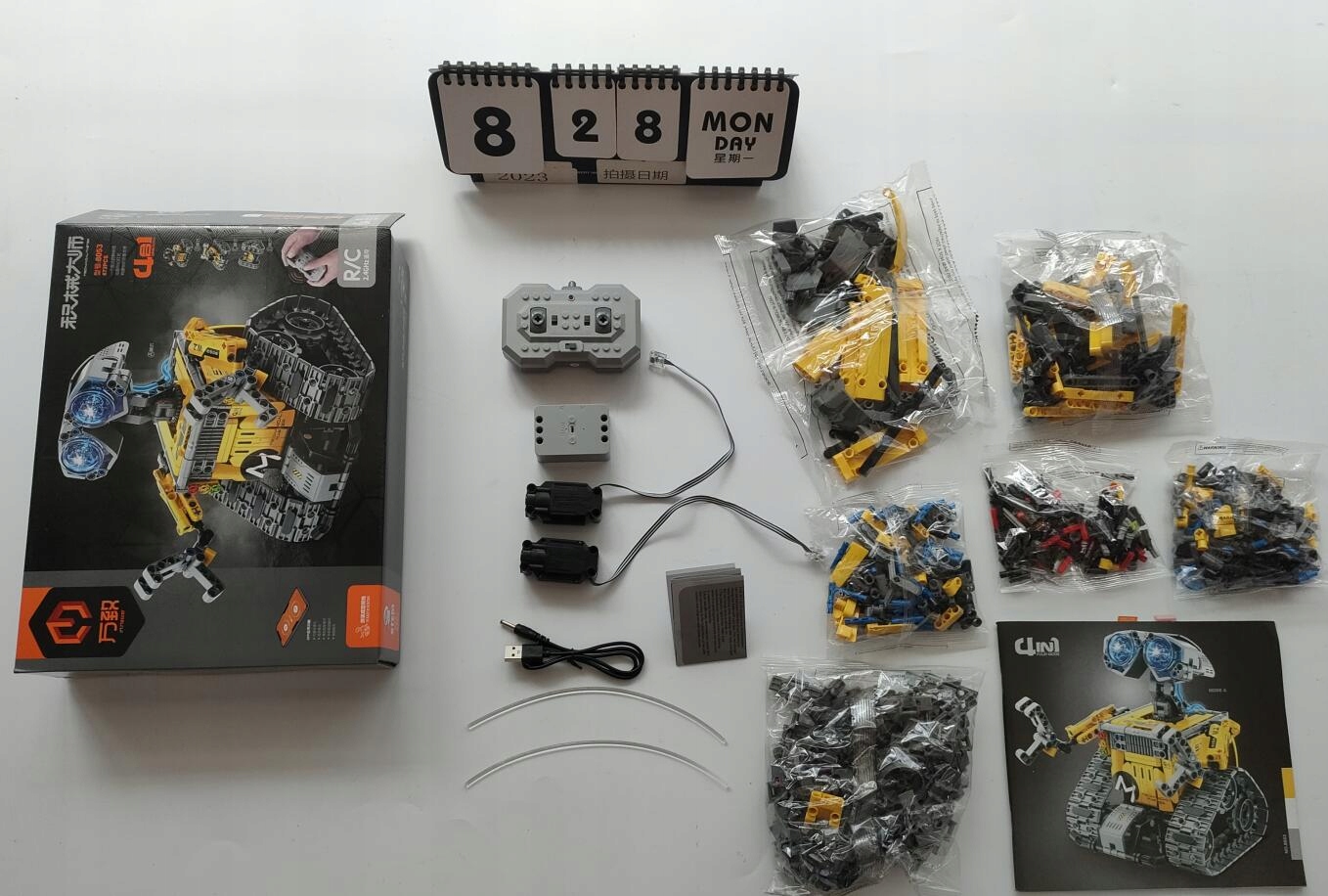 Programowalna aplikacja do dużego robota budowlanego i pilot 4IN1 2,4 GHz Nazwa GG