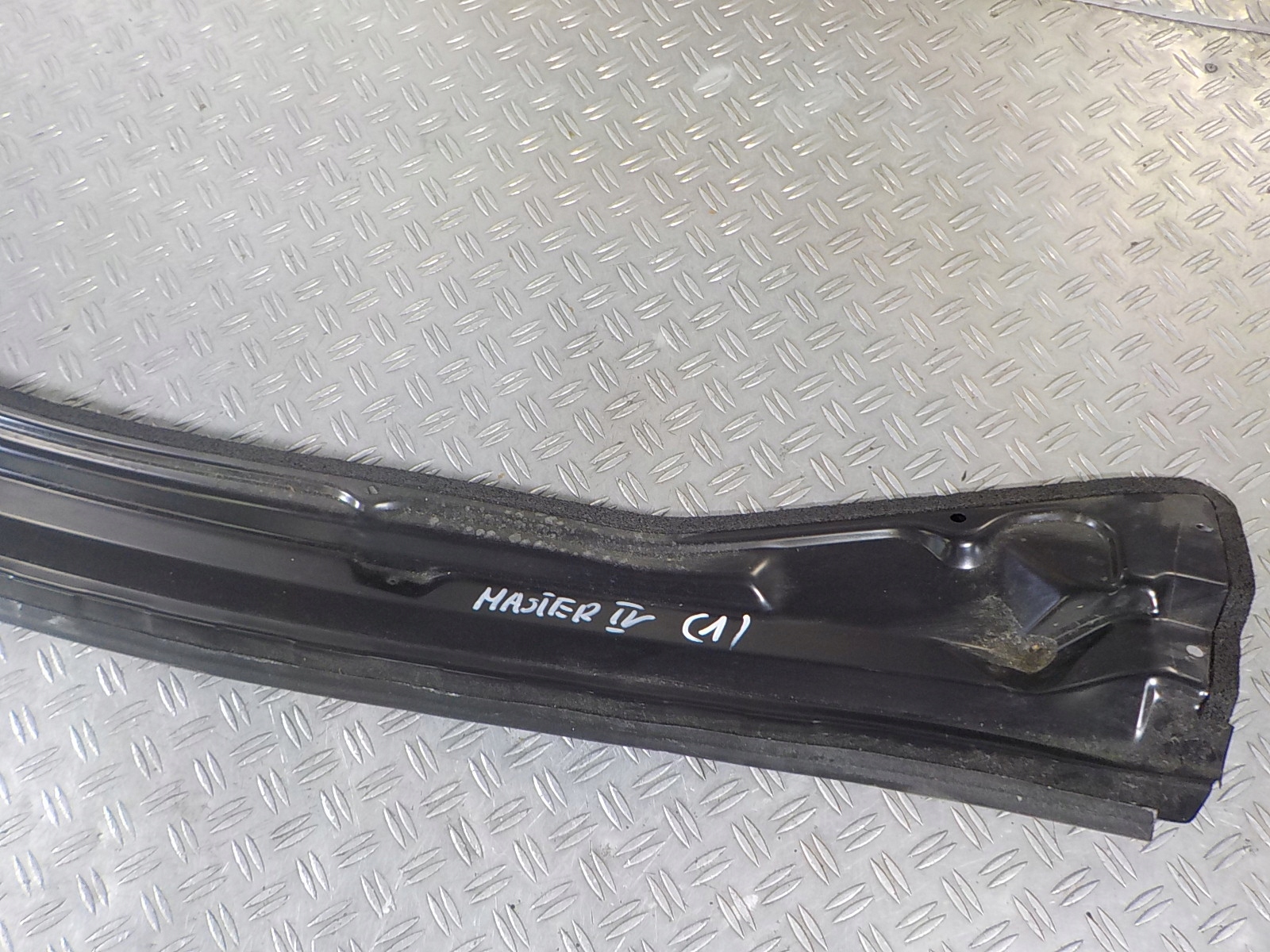 MASTER IV 19- PODSZYBIE DOLNE METAL Numer katalogowy części 368570496r