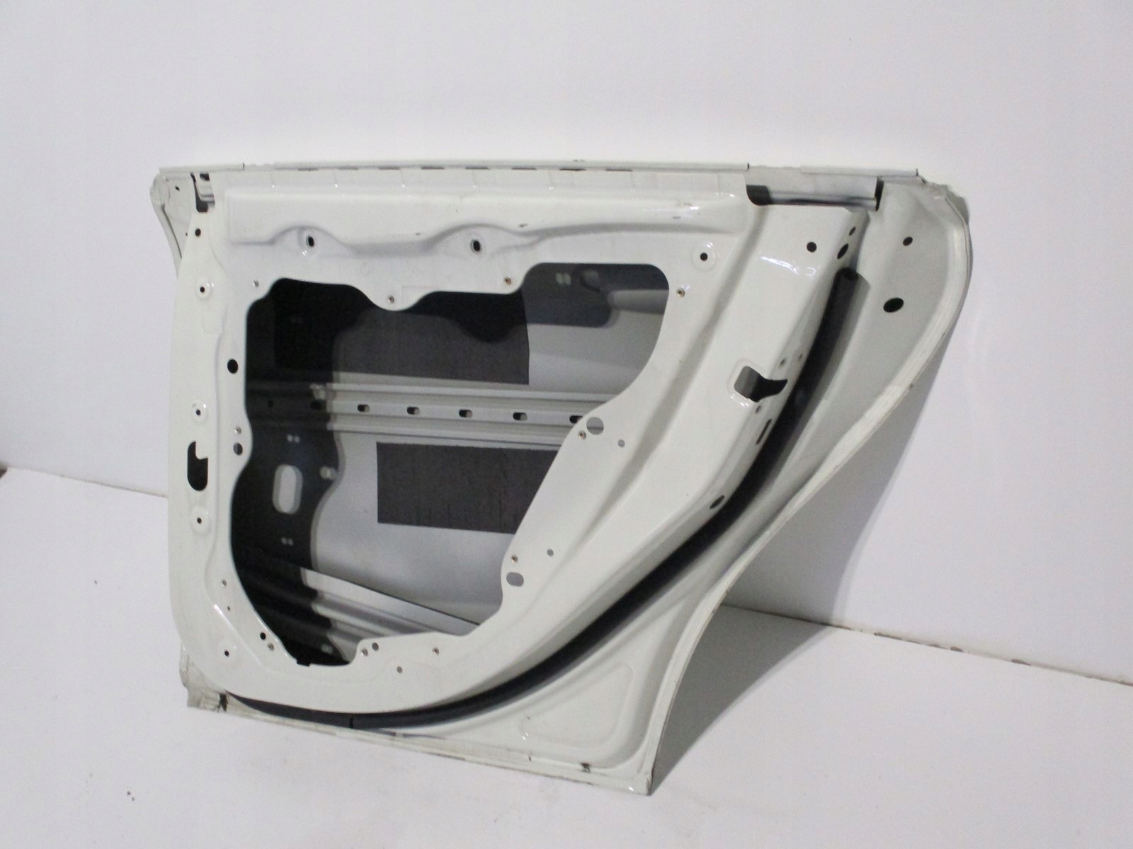 door right rear. MERCEDES 117
