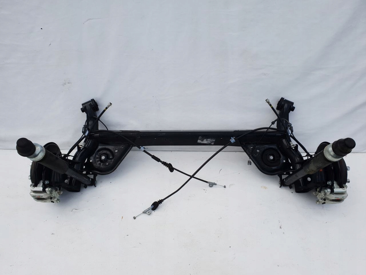 NISSAN LEAF I 10-17 OŚ BELKA ZAWIESZENIE TYŁ