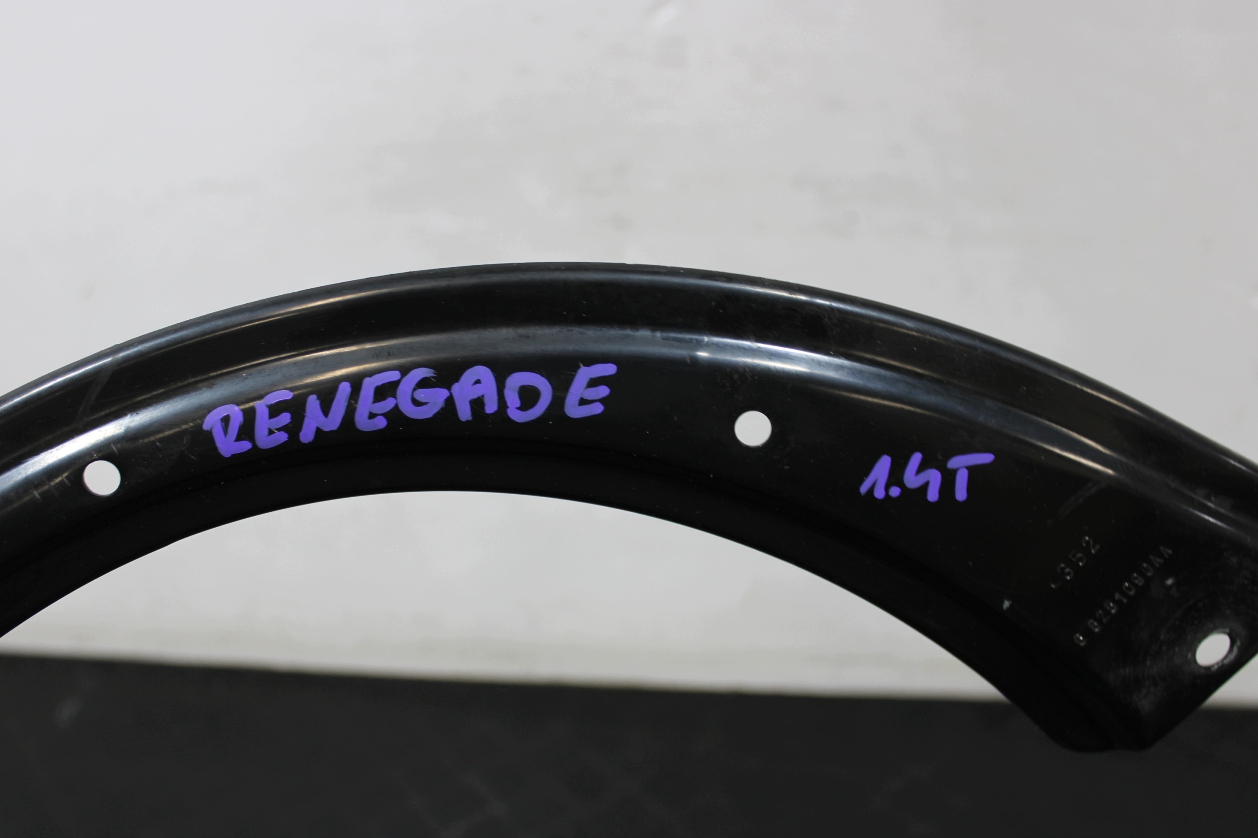 console holder STREFY ZGNIOTU front 68251090AA JEEP RENEGADE