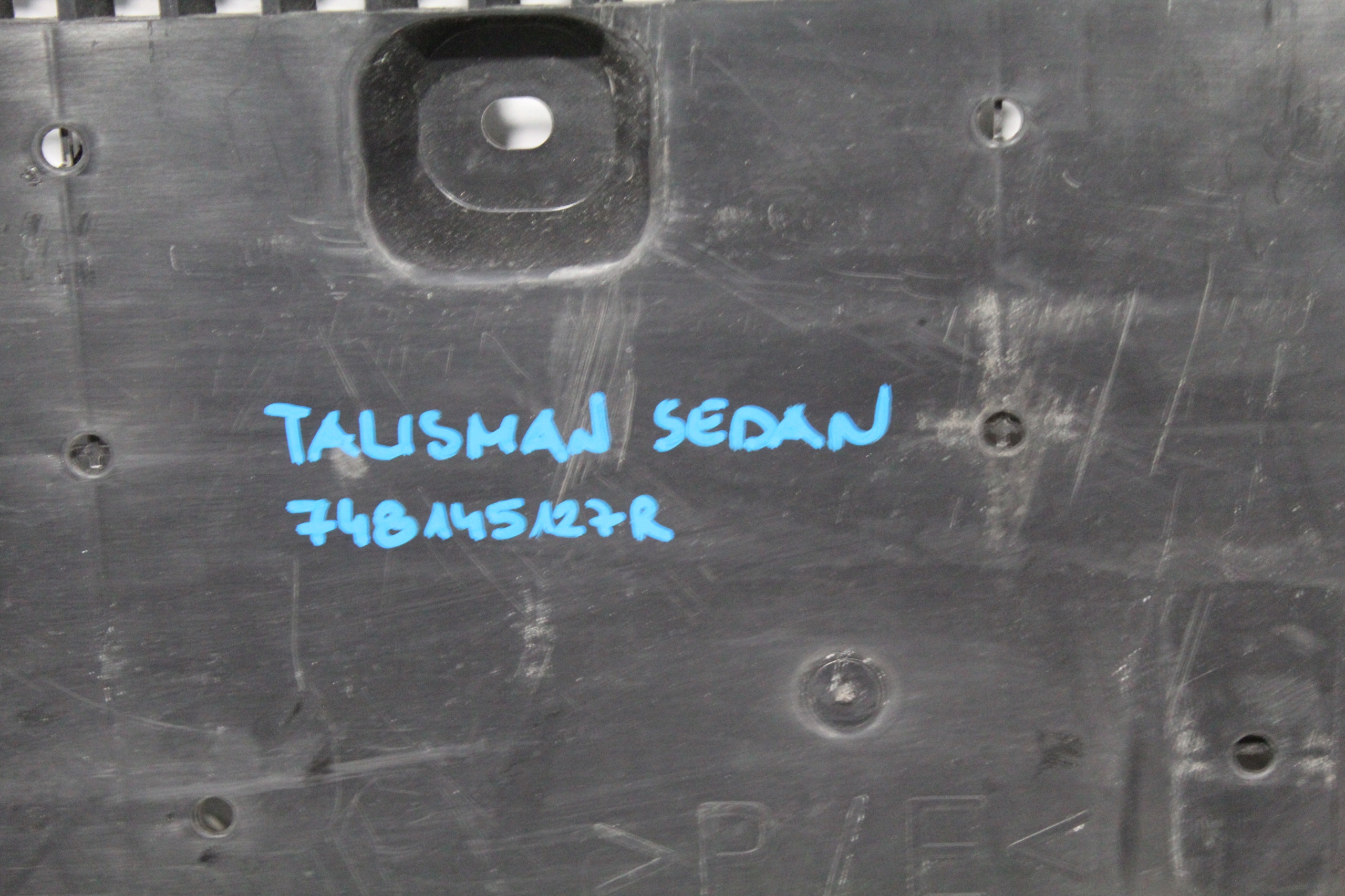 BLENDE ABDECKUNG UNTERFAHRSCHUTZ RECHTS TALISMAN INITIALE 748145127R