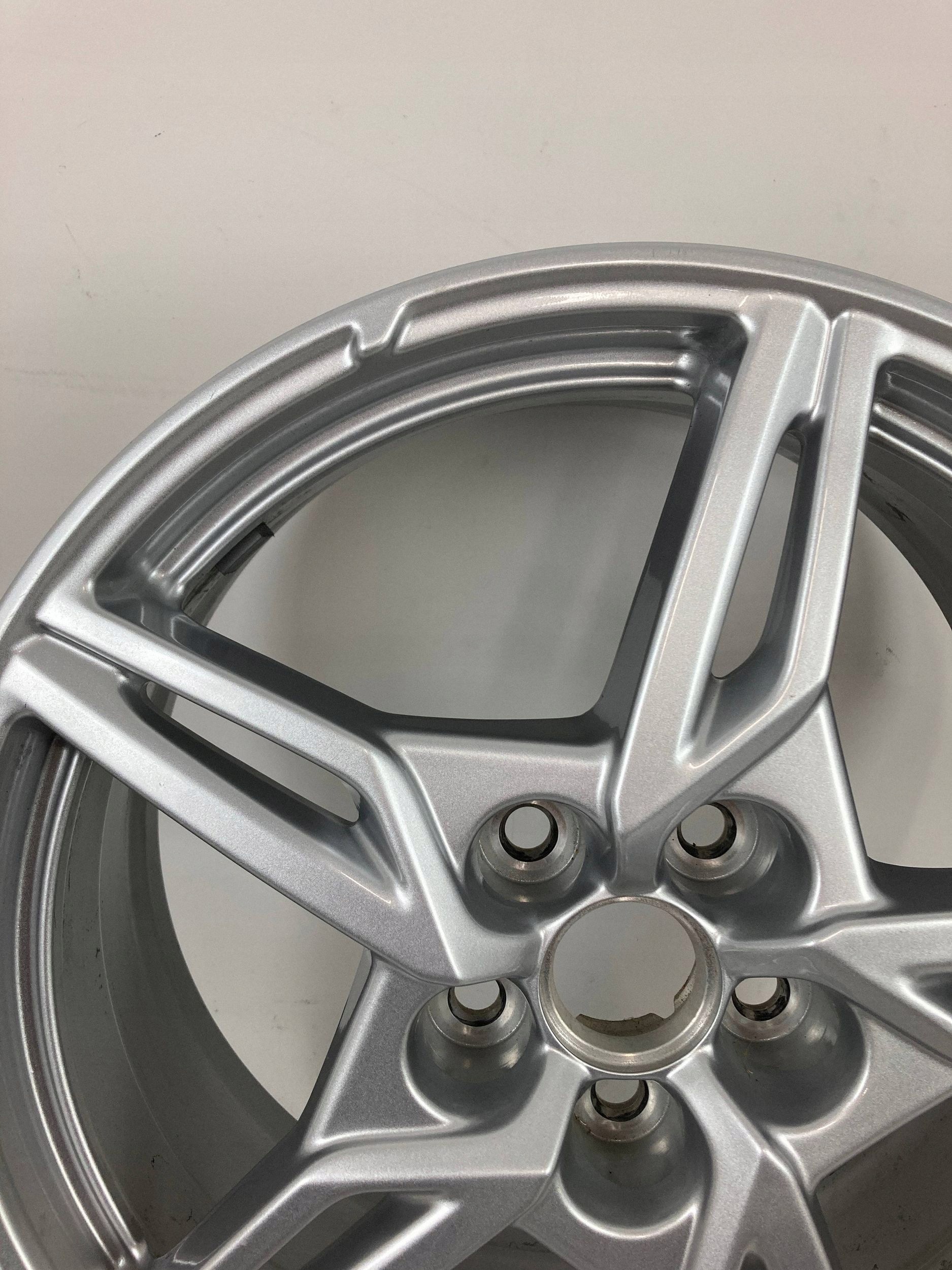 Chevrolet Corvette C8 Stingray cerchio ruota cerchio di alluminio 19' OEM 2020-2024