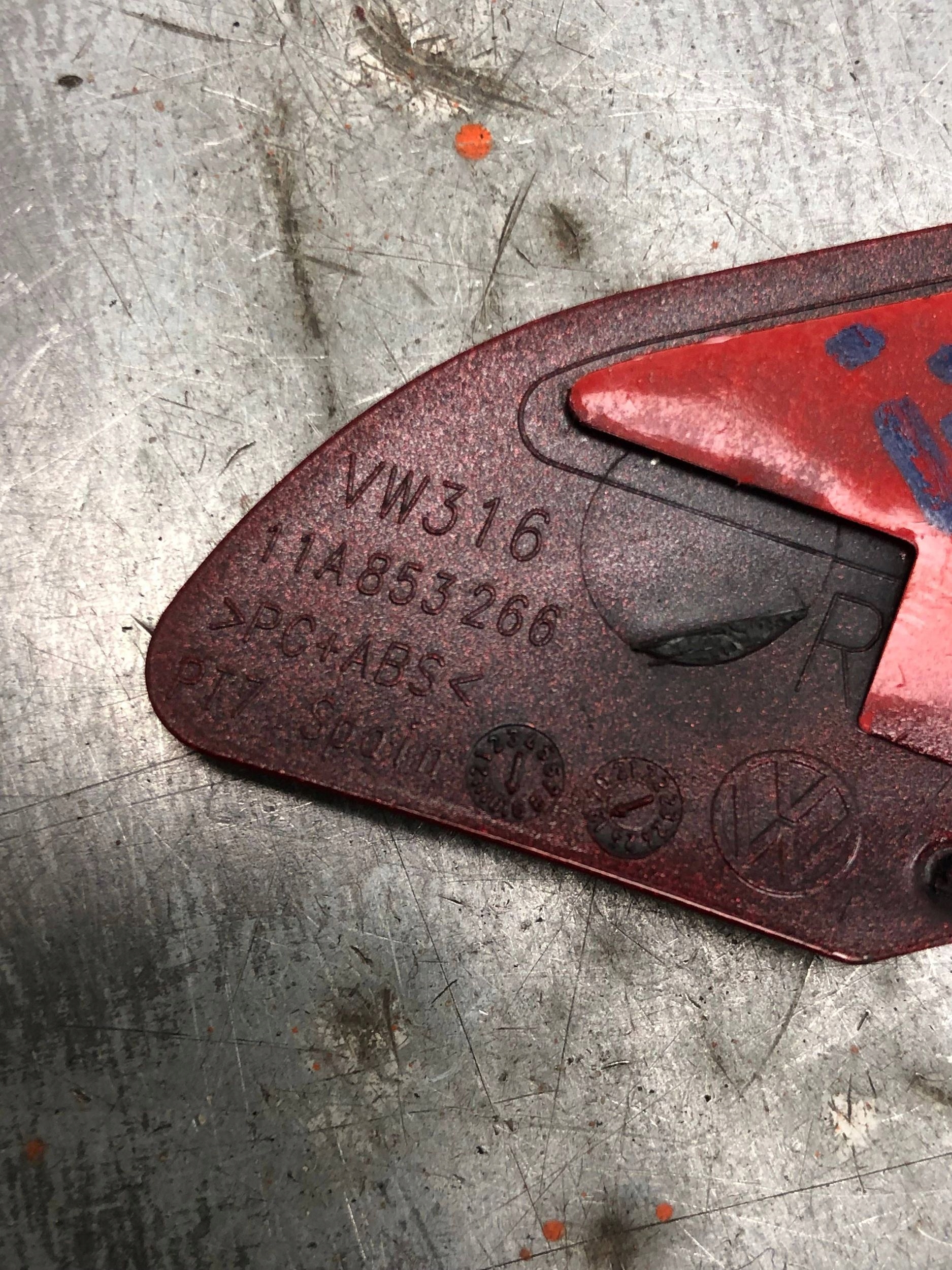 moulding SLUPKA right front VW ID4 ID.4 11A853266