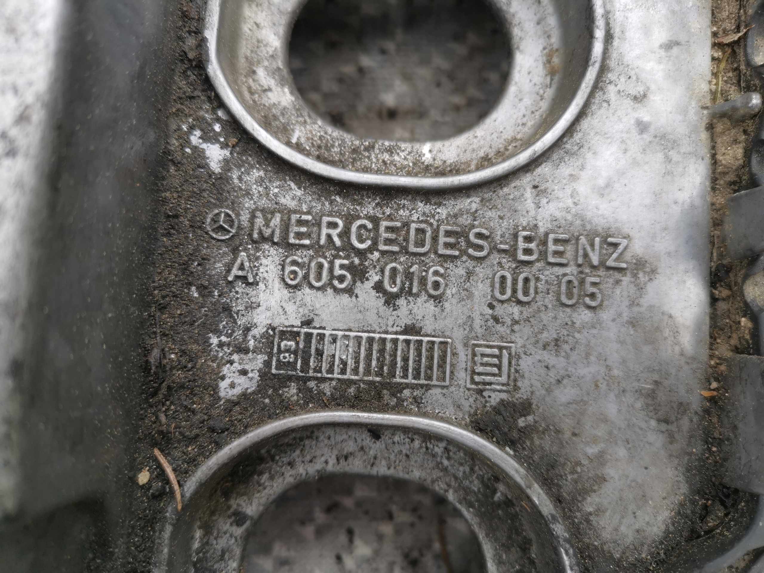 mercedes w124 Blende Abdeckung der Ventile 2,5d om605 6050160005