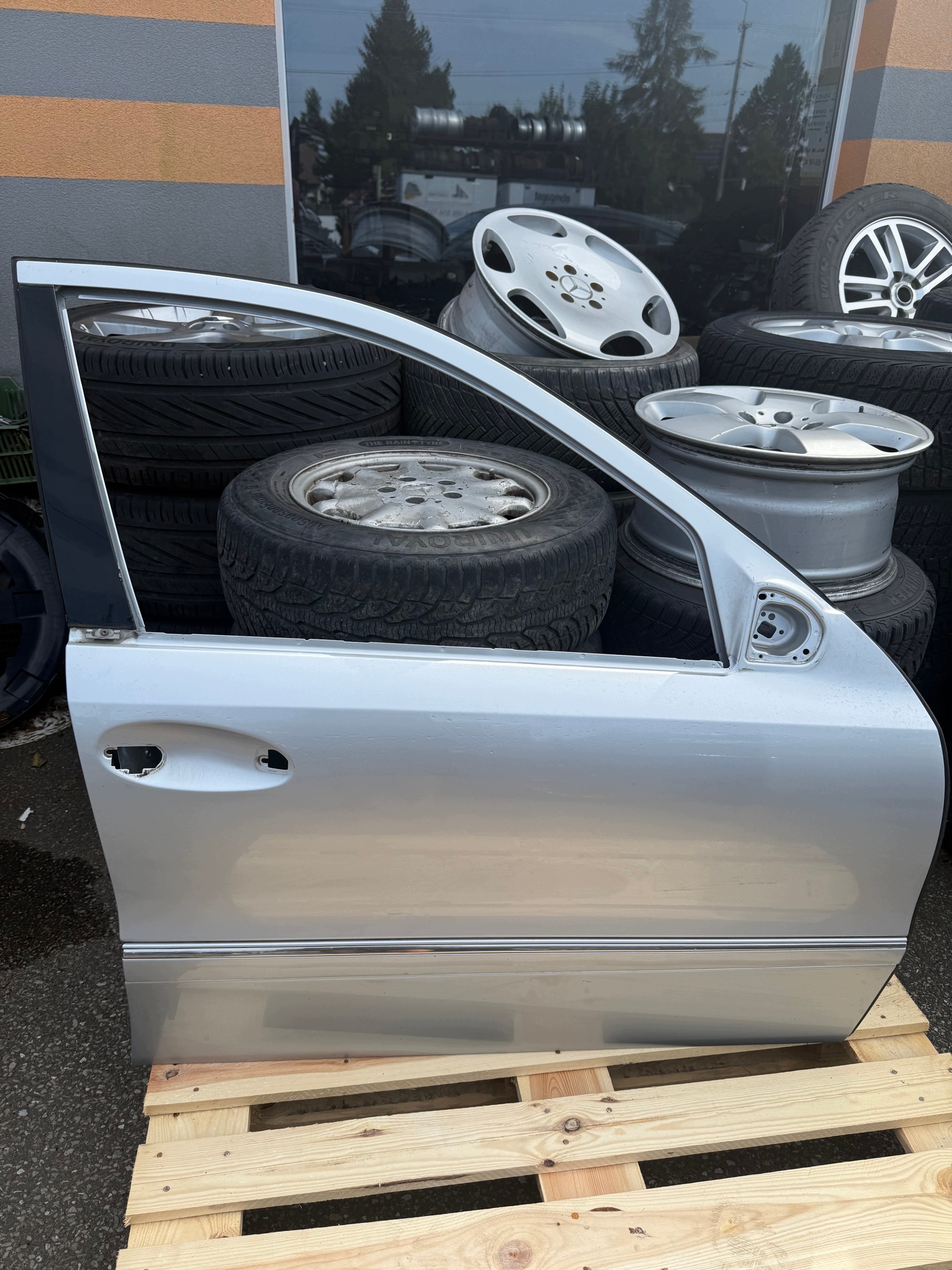 door right front front MERCEDES w211 OE 775 original