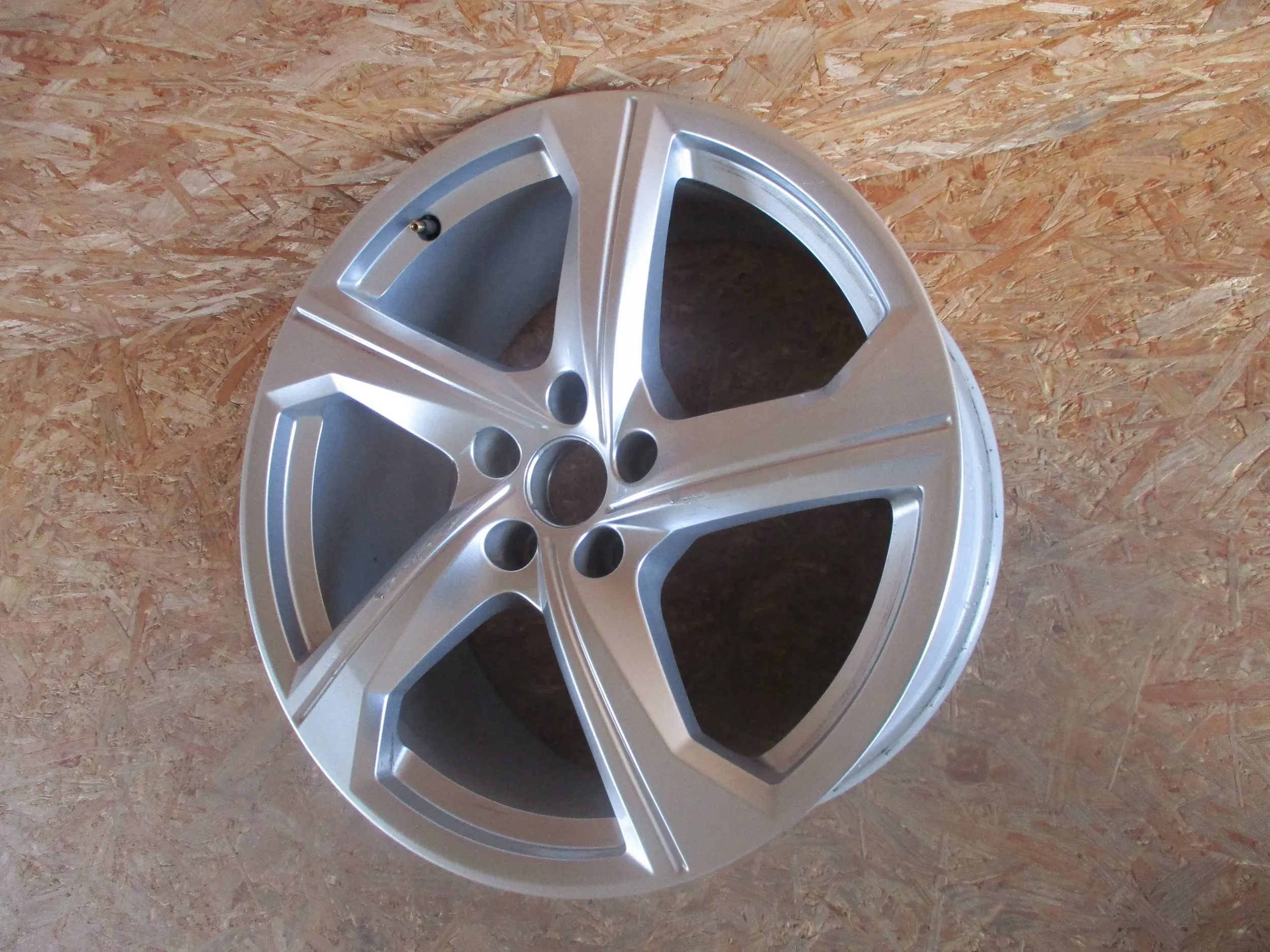 disk hliníkový AUDI A6 C8 8,5Jx19 ET40 5x112
