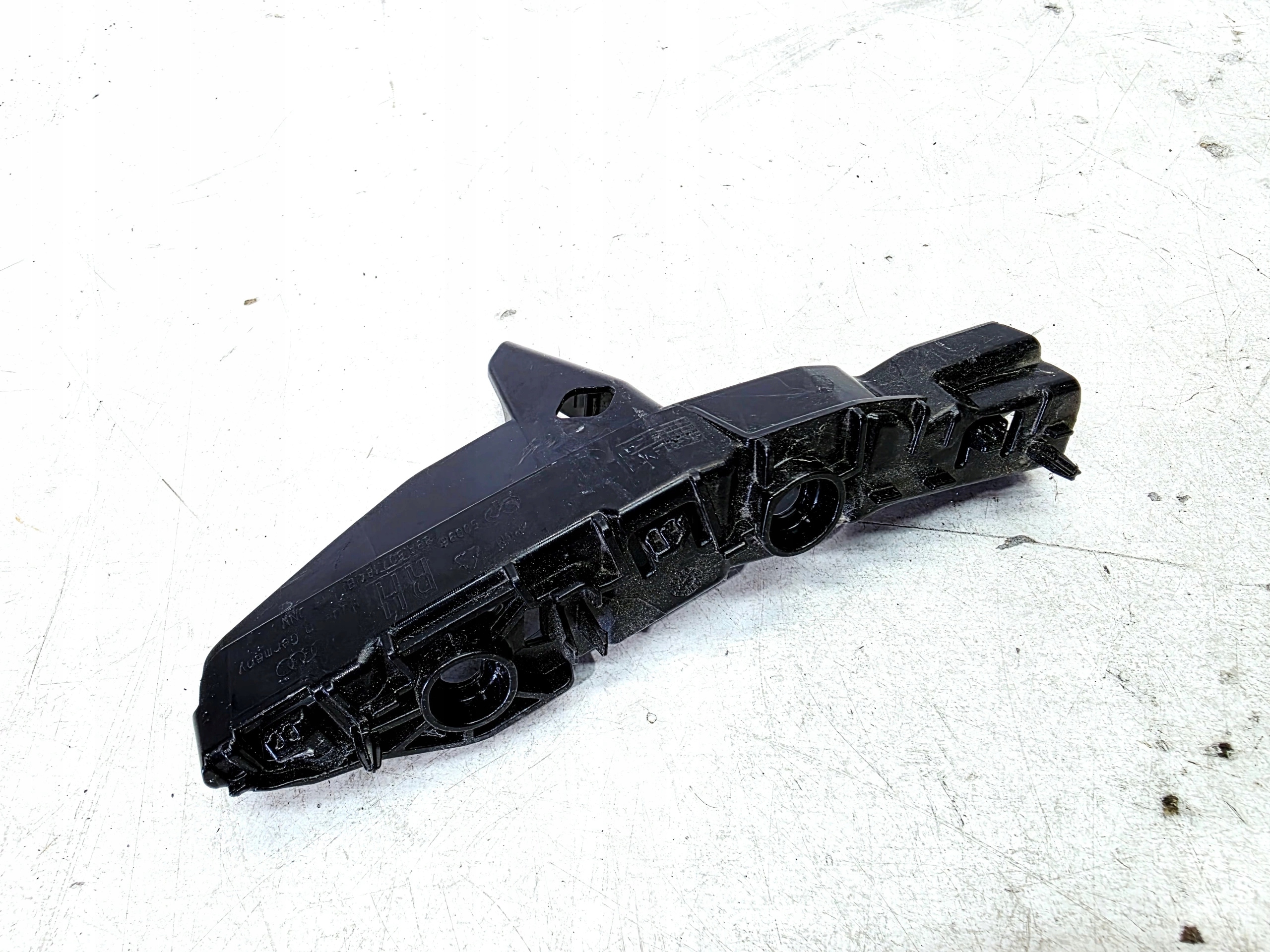support holder of a bumper right front AUDI Q4 E-TRON 89A807184B