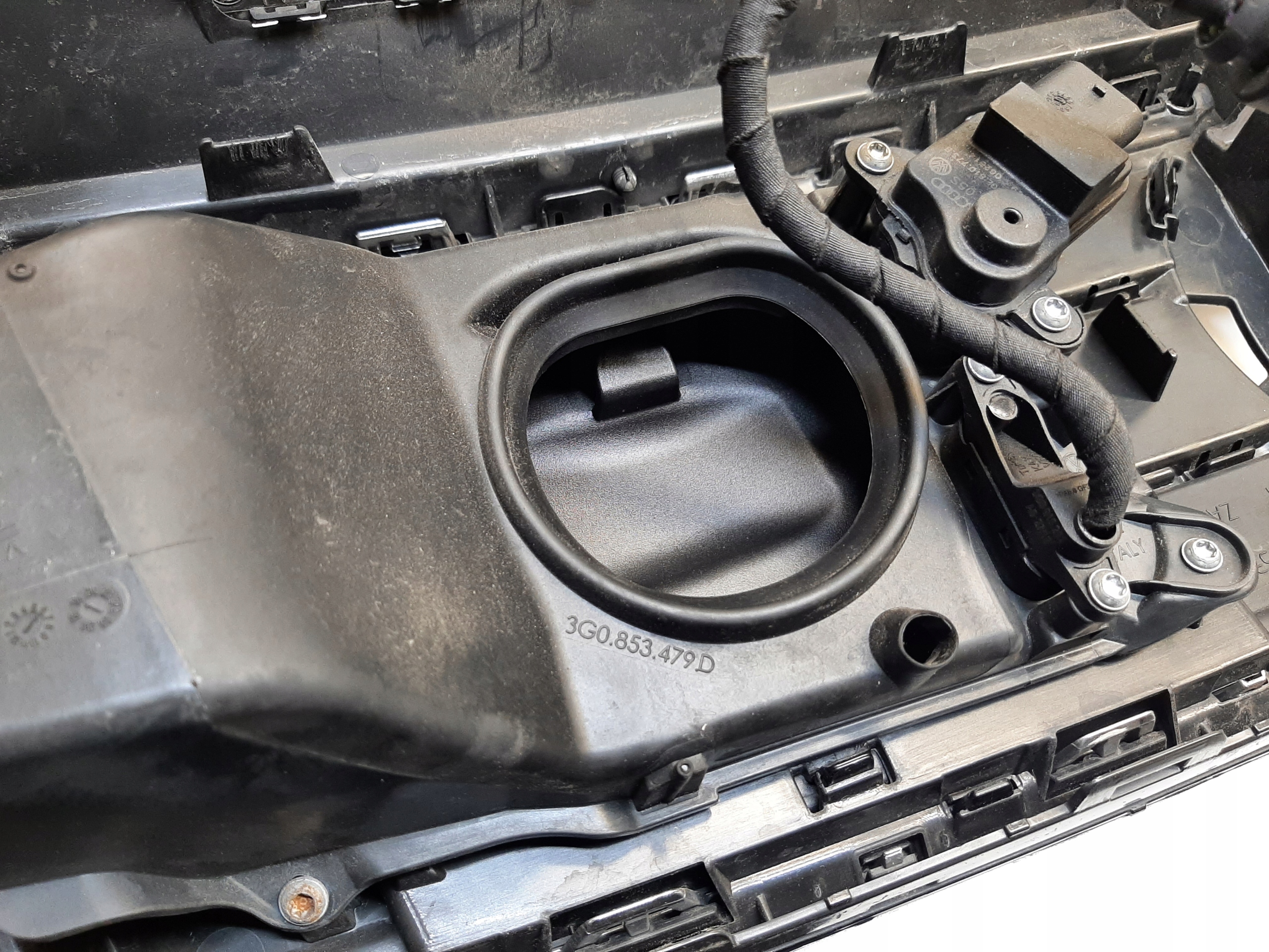 VW Passat B8 GTE Atrapa Grill Nowy 3G0853653P / 3G0853479D Strona zabudowy przód