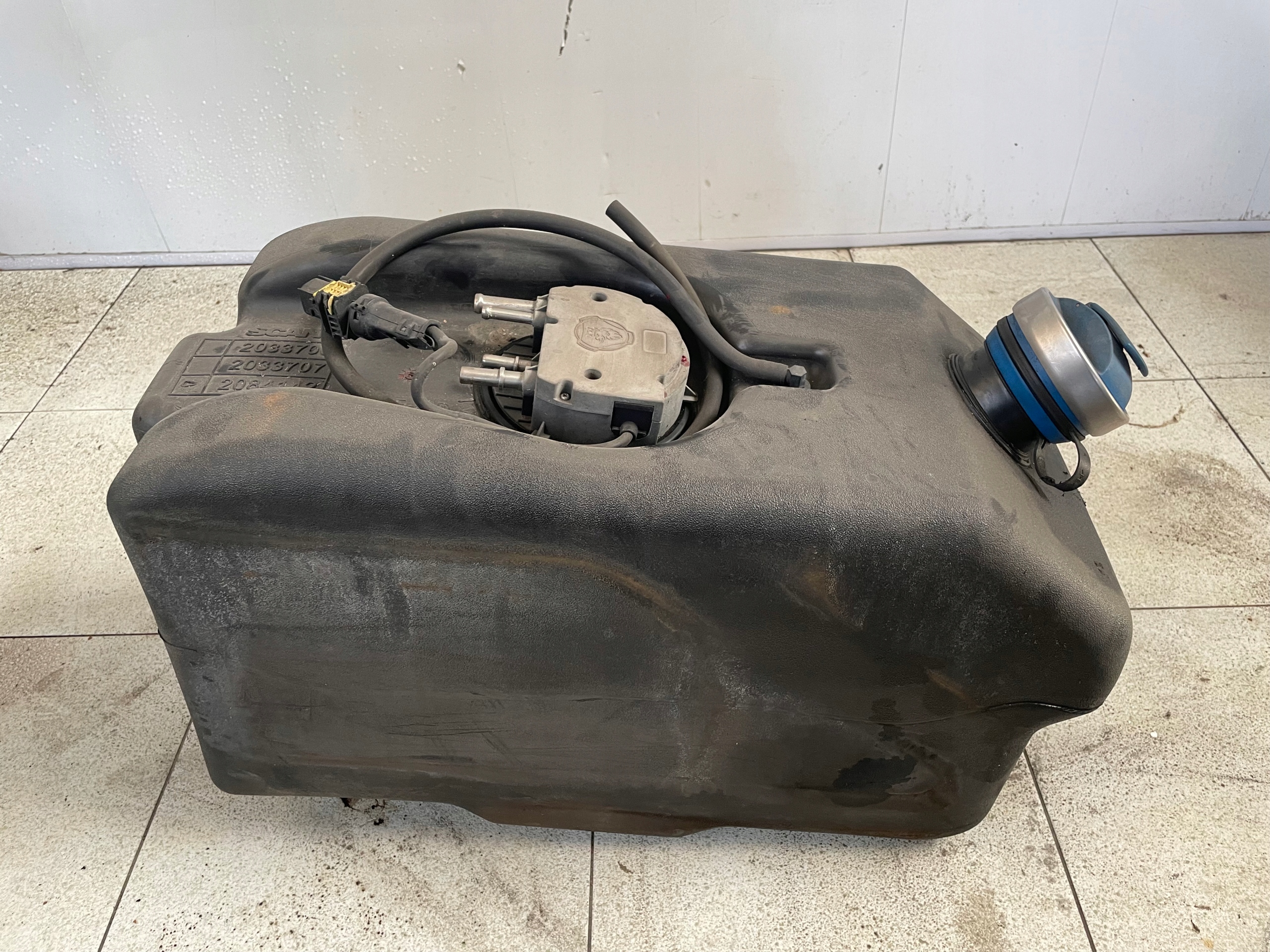 2033706 2033707 - Танк Adblue Dragon Scania R S