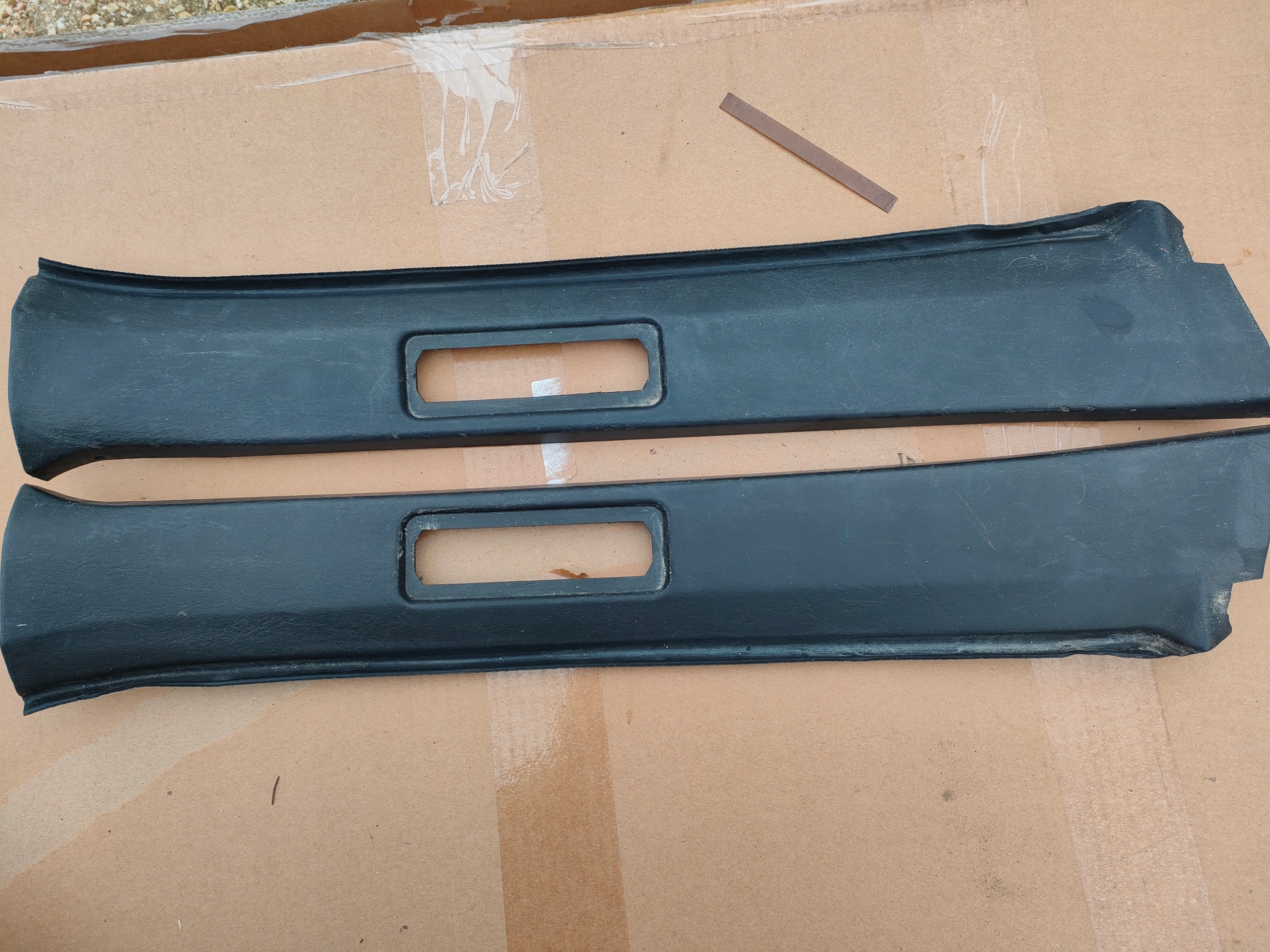 plastic cover SLUPKA D boot MERCEDES W124 KOMBI black right left