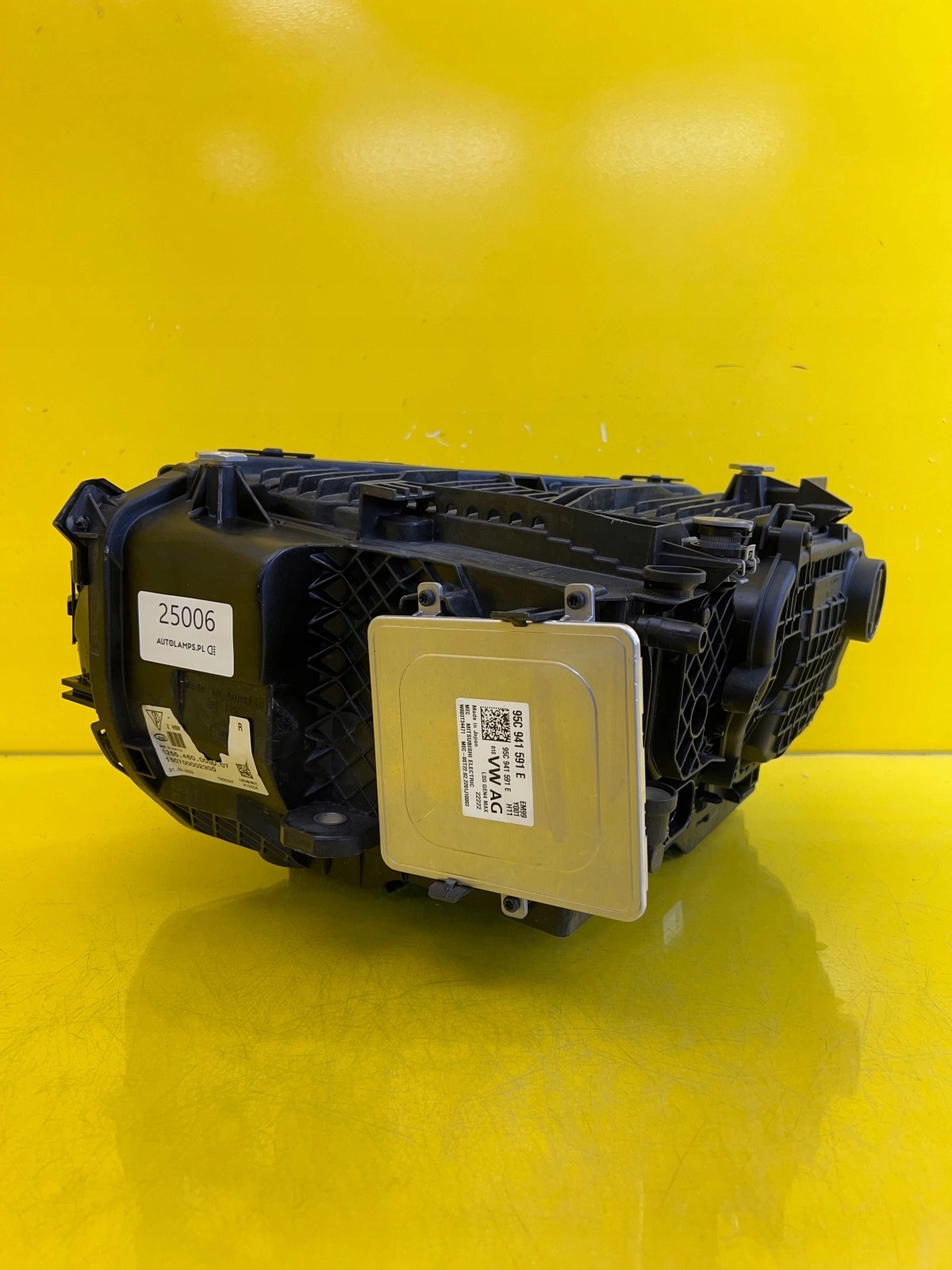light right Porsche Macan 95C Matrix PDLS+ 95C941034Q