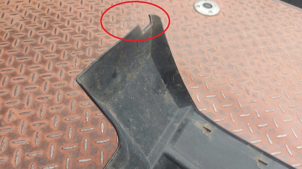 grid of a bumper central front front TOYOTA TUNDRA 13-15