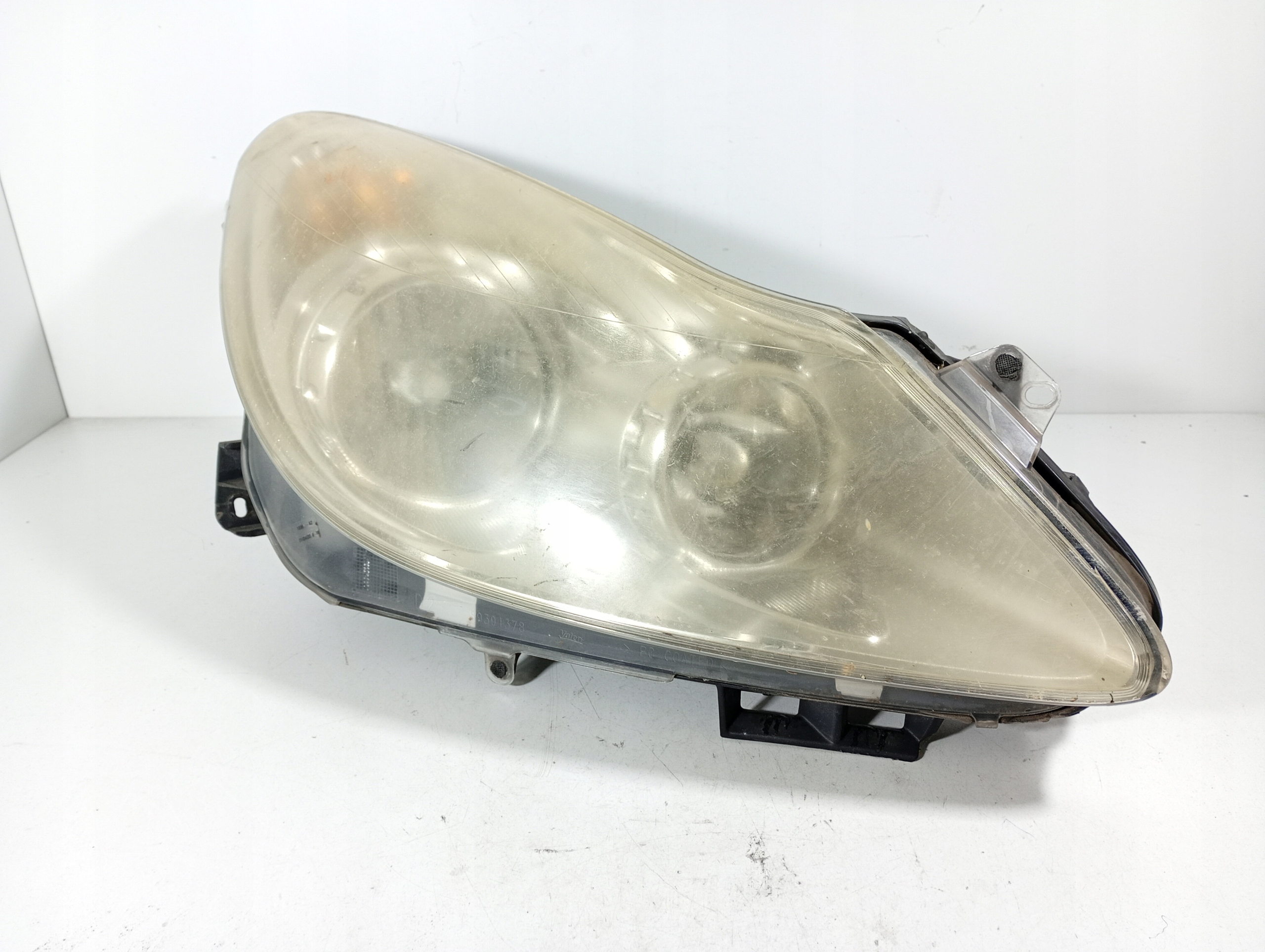 Opel Corsa D 06-11 REFLEKTOR right front front VALEO OE 13186382