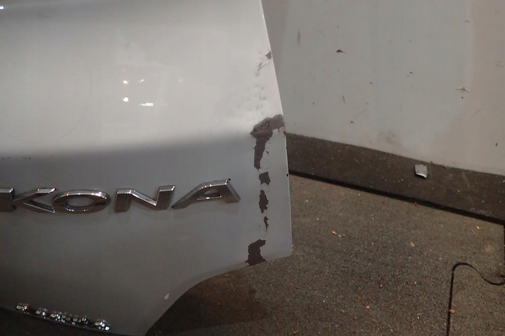 trunk door HYUNDAI KONA 17