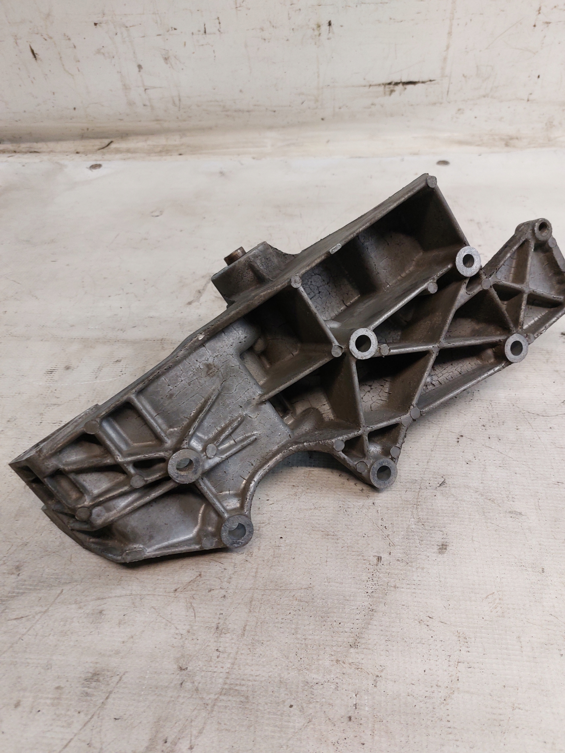 holder alternator AUDI A4 B5 1.6 FL