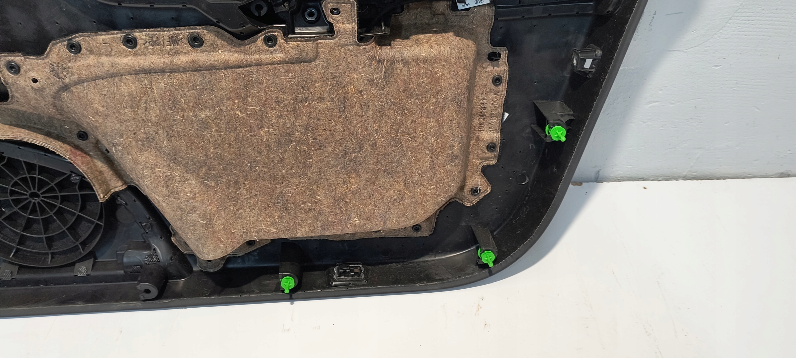 обивка дверные карты передний левый tesla MODEL Y`