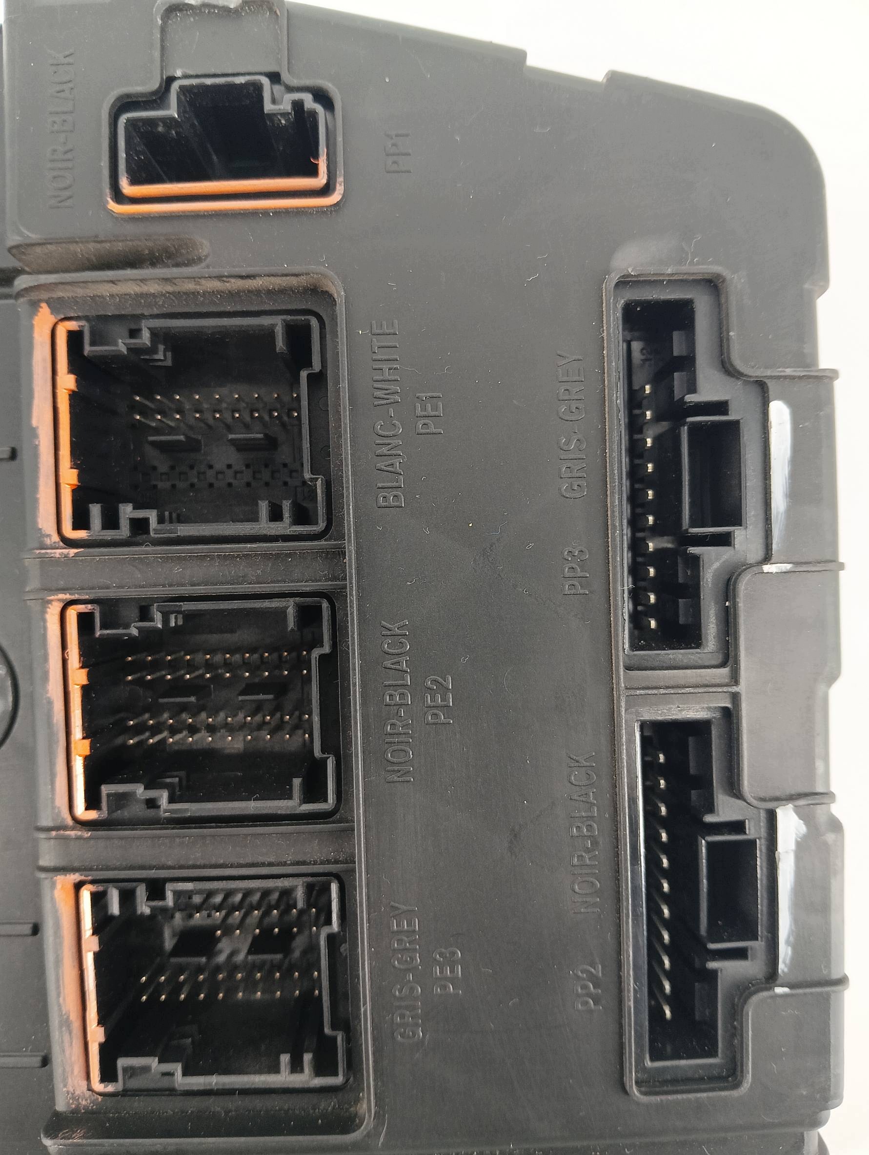 compartment BSI 8200309690 UCH X84 N2 Renault Scenic II (2003-2009)