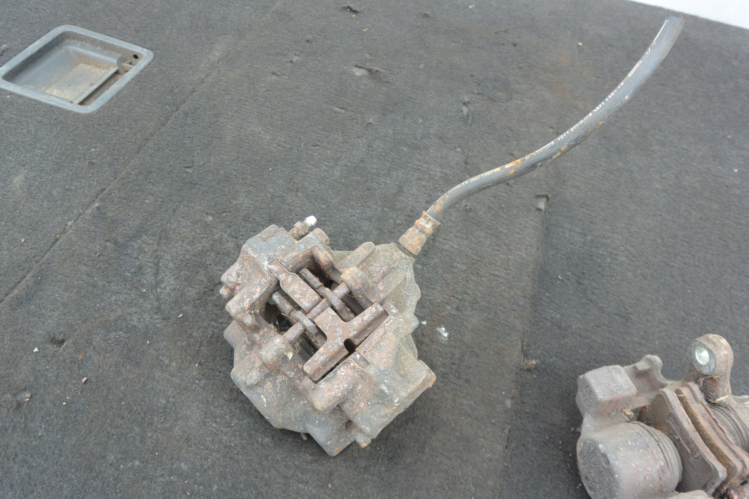 caliper brake right left front KPL MERCEDES W203 W209